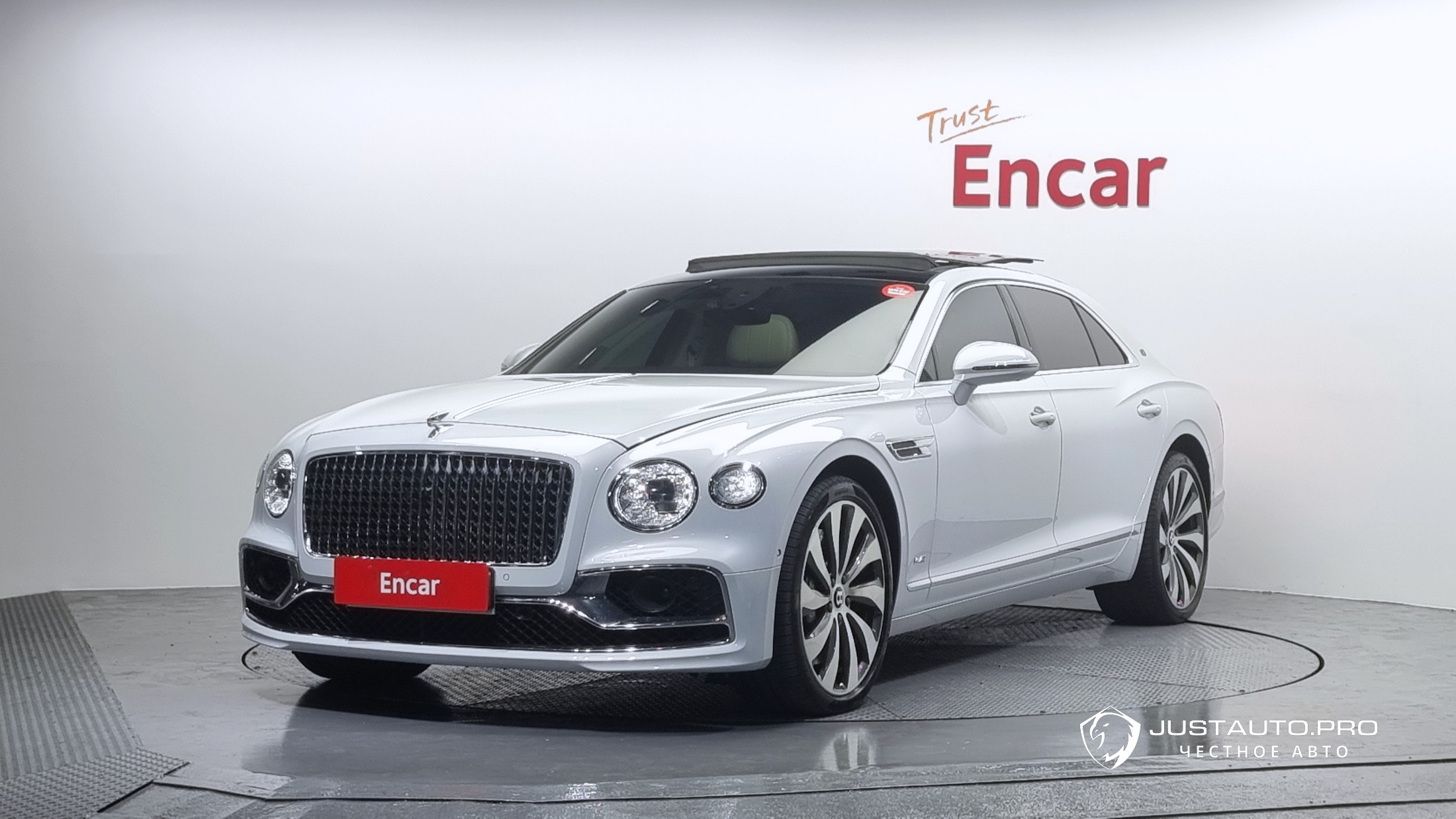 Автомобиль Bentley Flying Spur