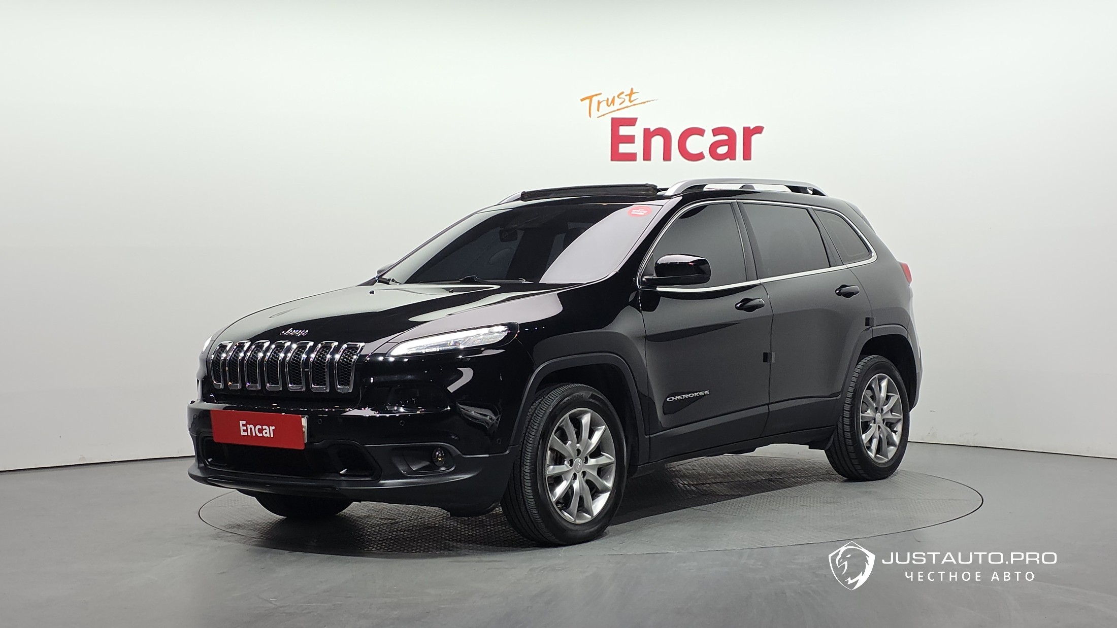 Автомобиль Jeep Cherokee
