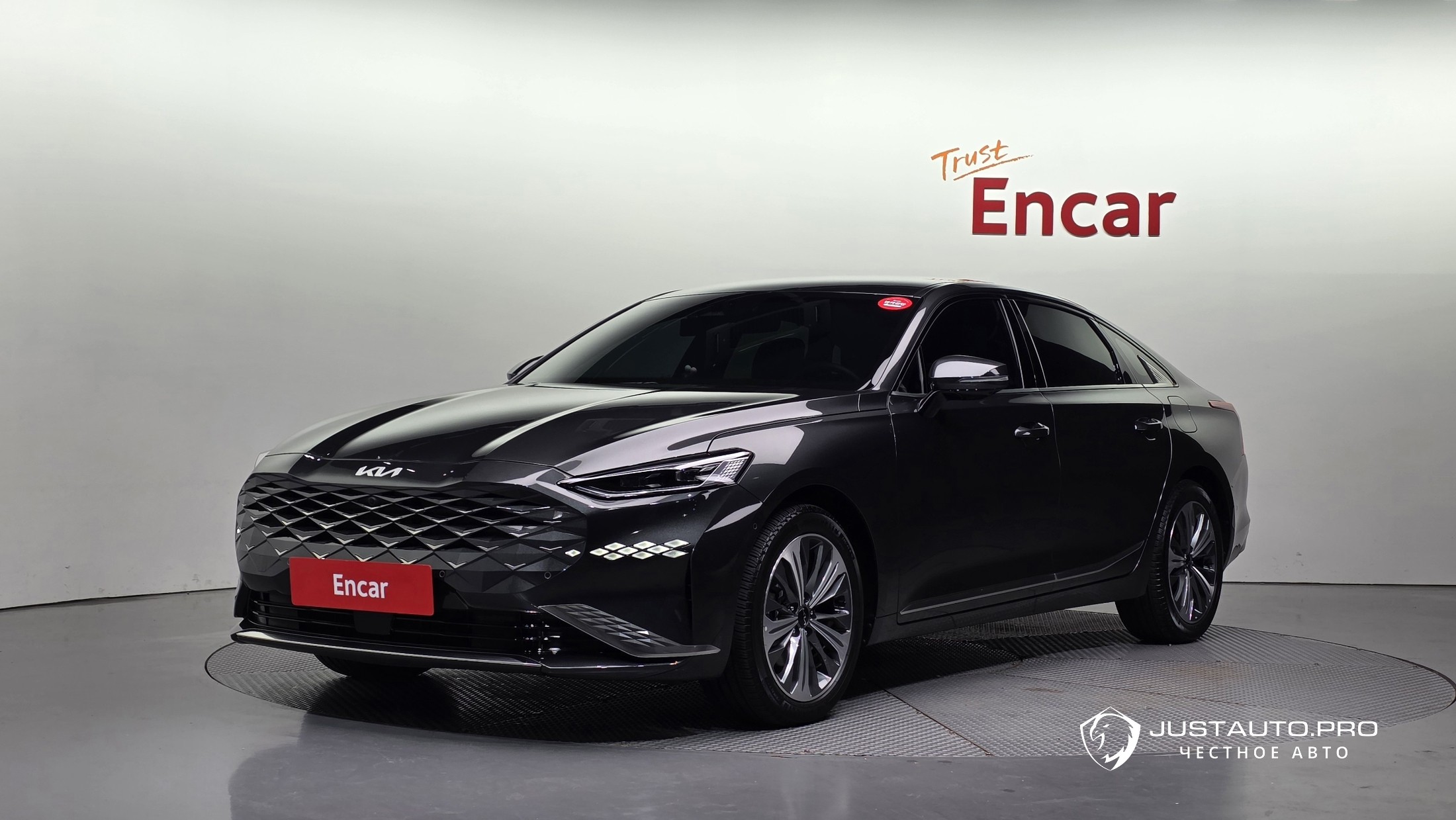 Автомобиль Kia K8