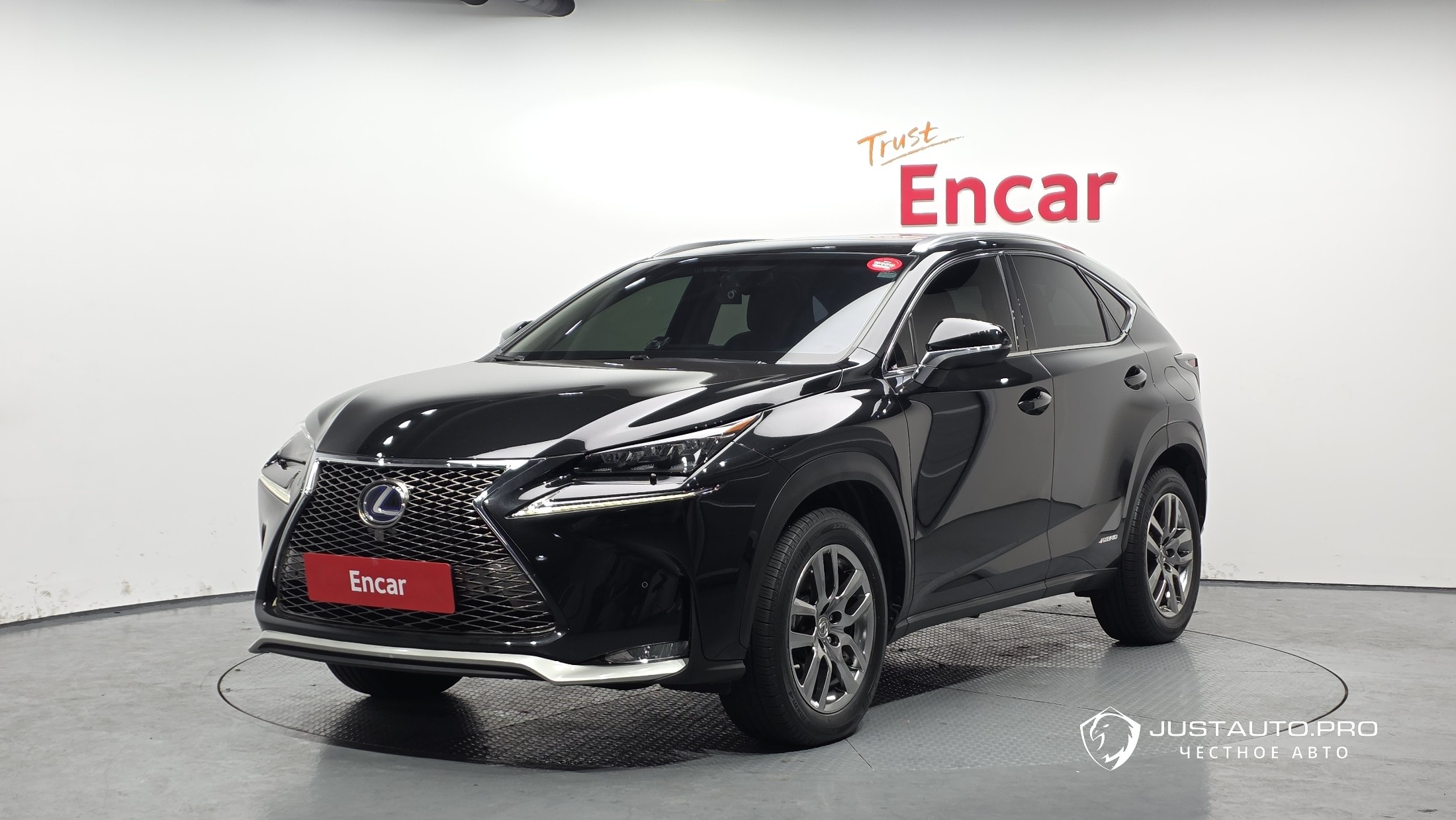 Автомобиль Lexus NX