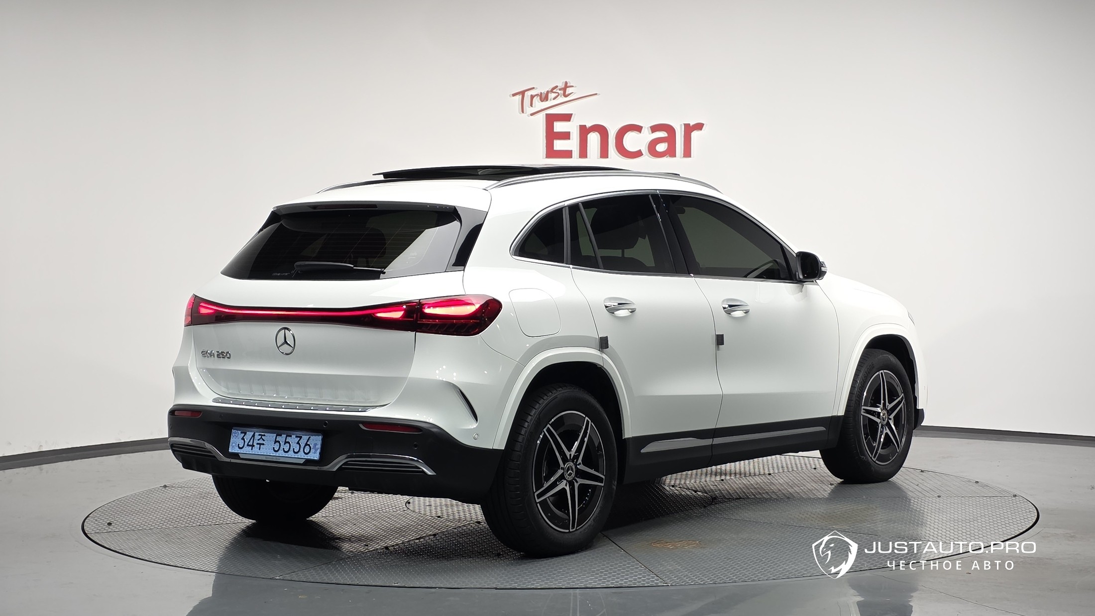 Автомобиль Mercedes-Benz EQA