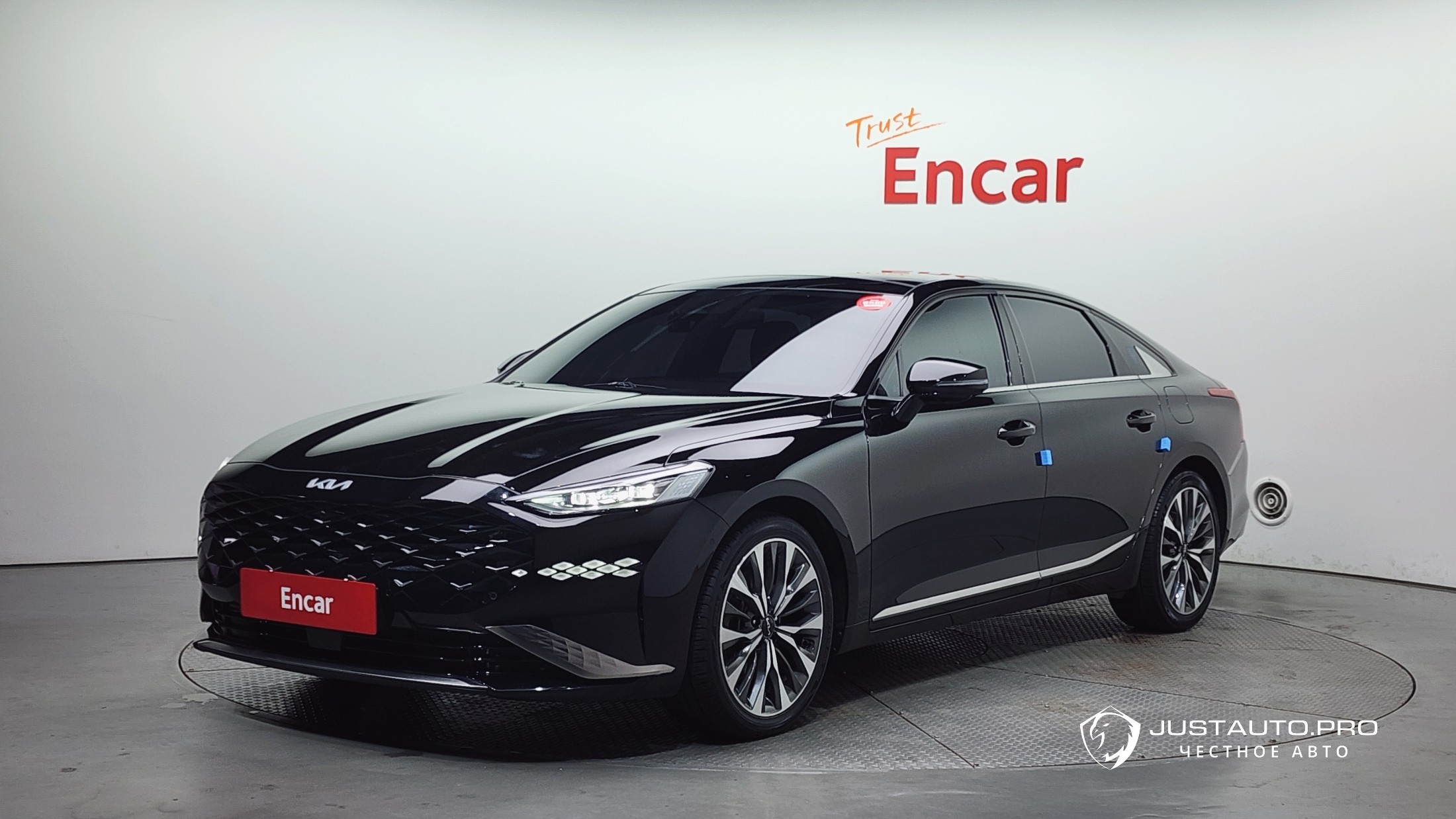 Автомобиль Kia K8