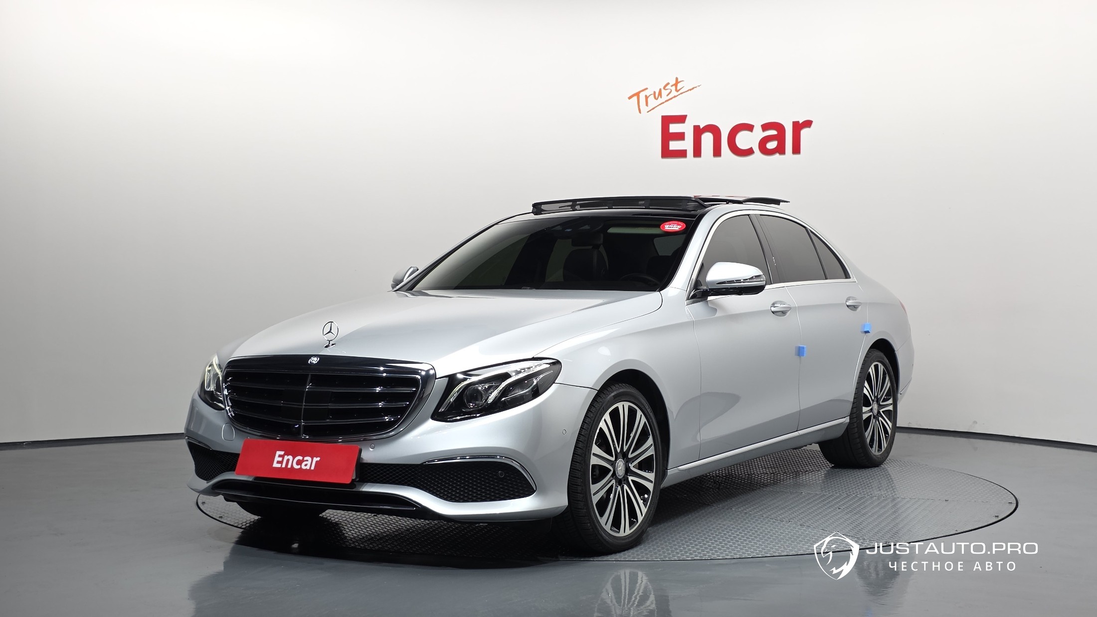 Автомобиль Mercedes-Benz E-Class