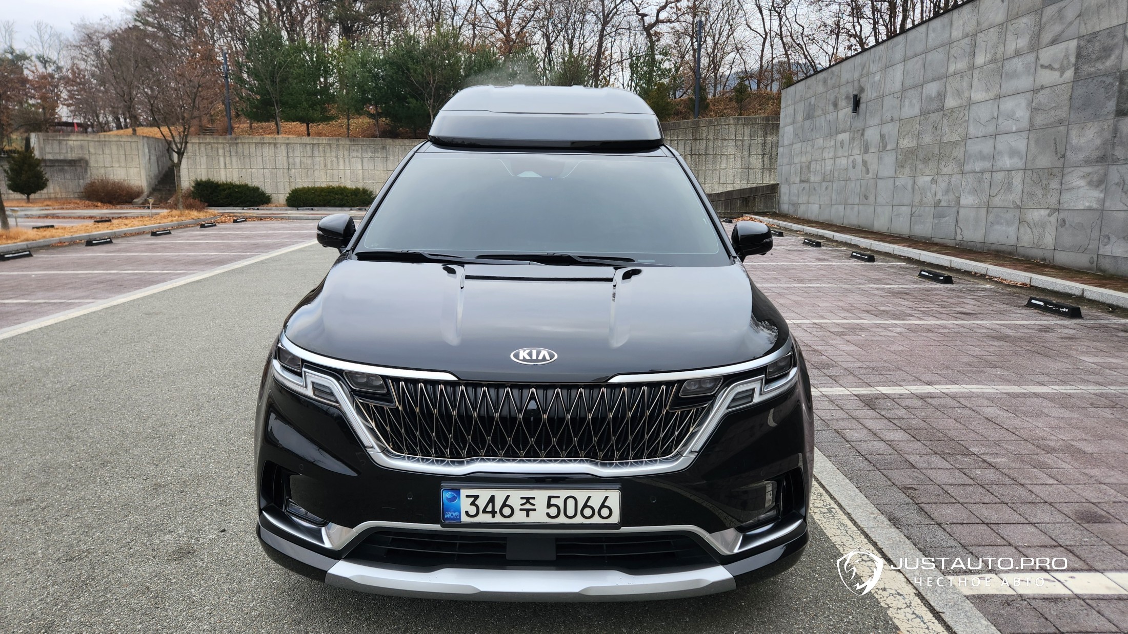 Автомобиль Kia Canival