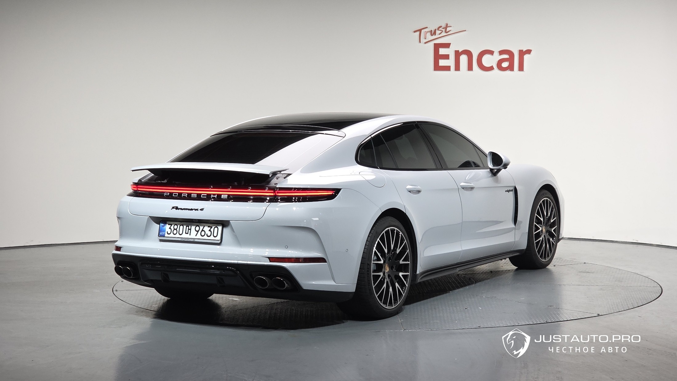 Автомобиль Porsche Panamera