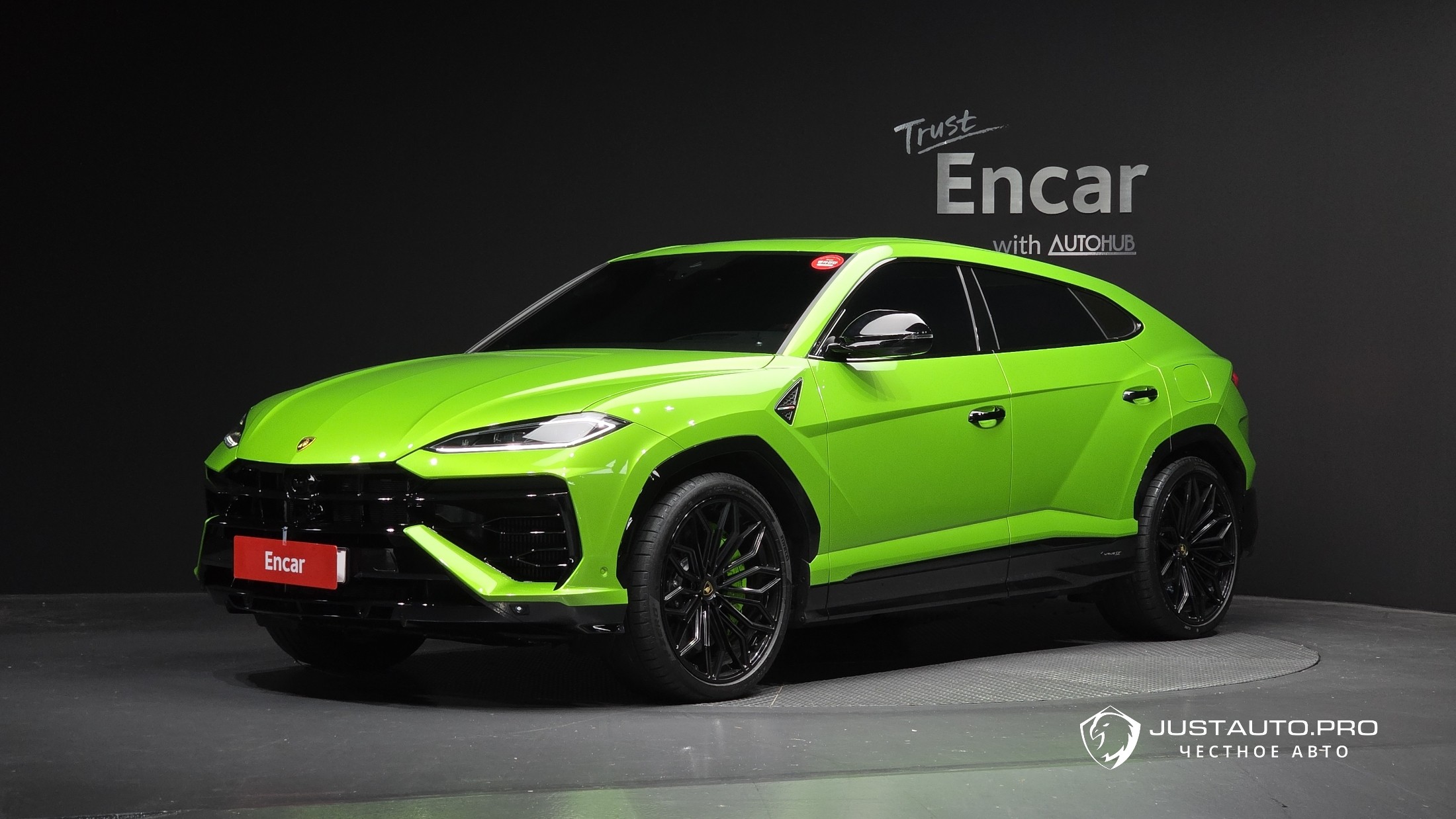 Автомобиль Lamborghini Urus