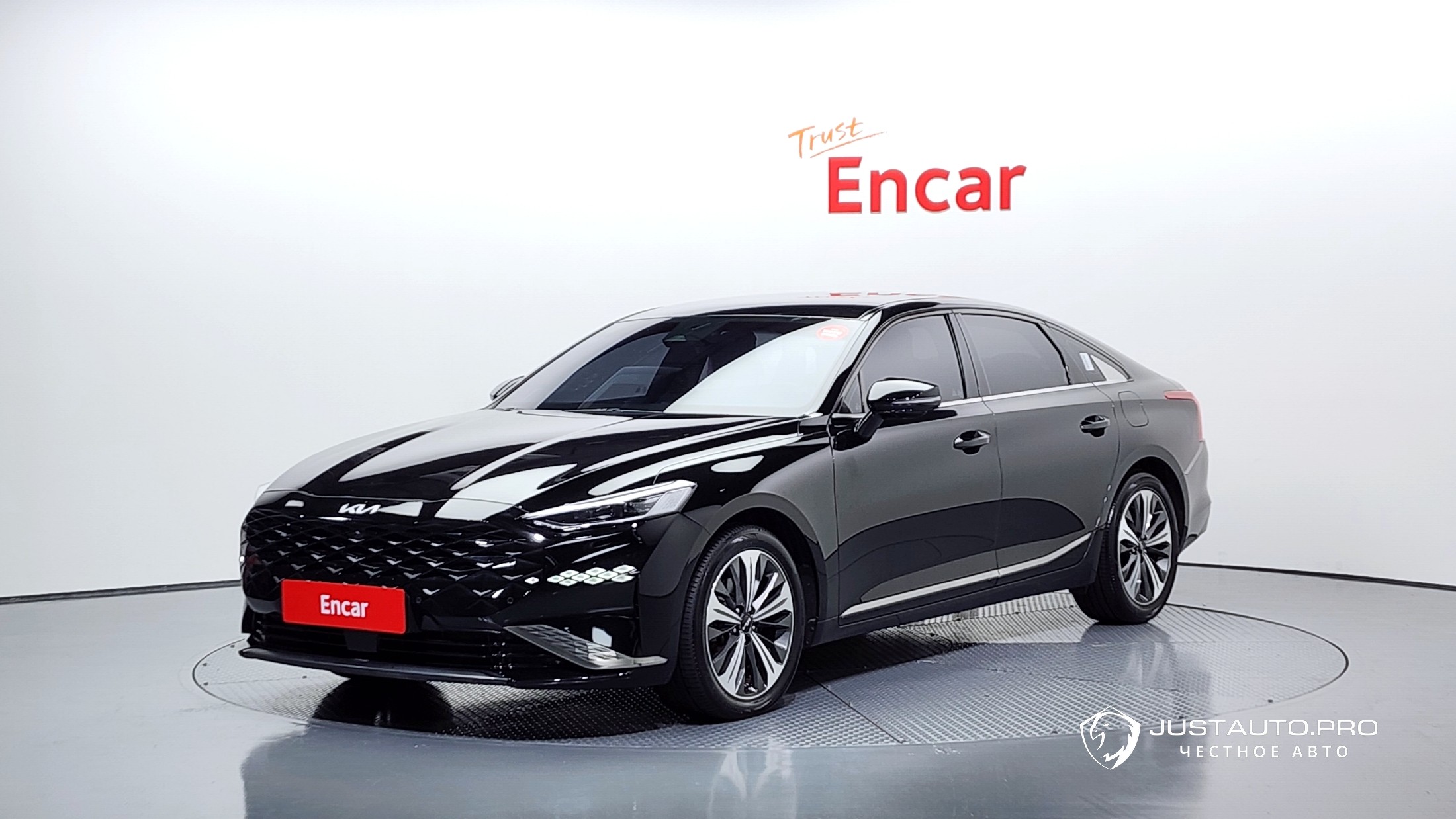 Автомобиль Kia K8