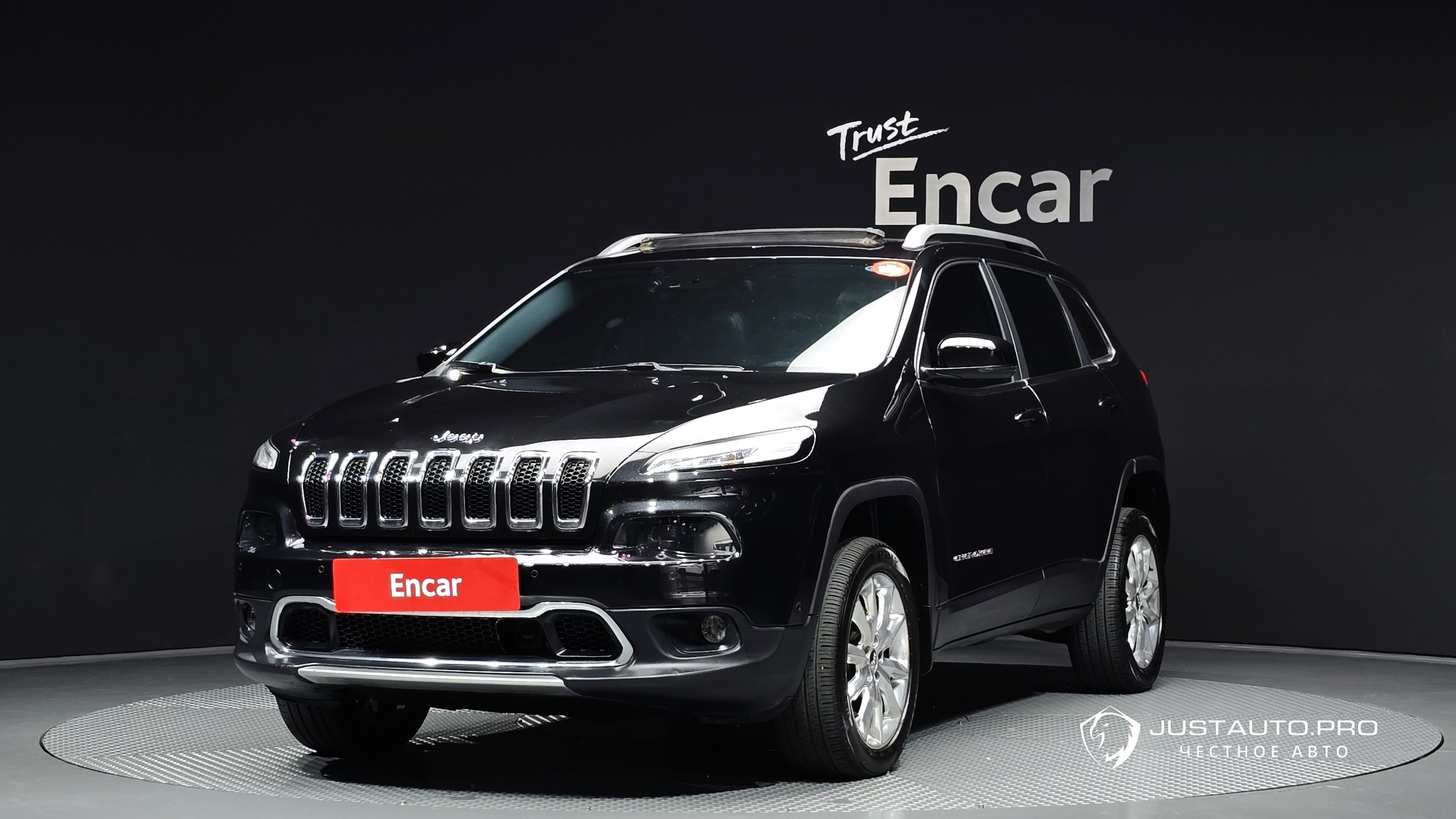 Автомобиль Jeep Cherokee