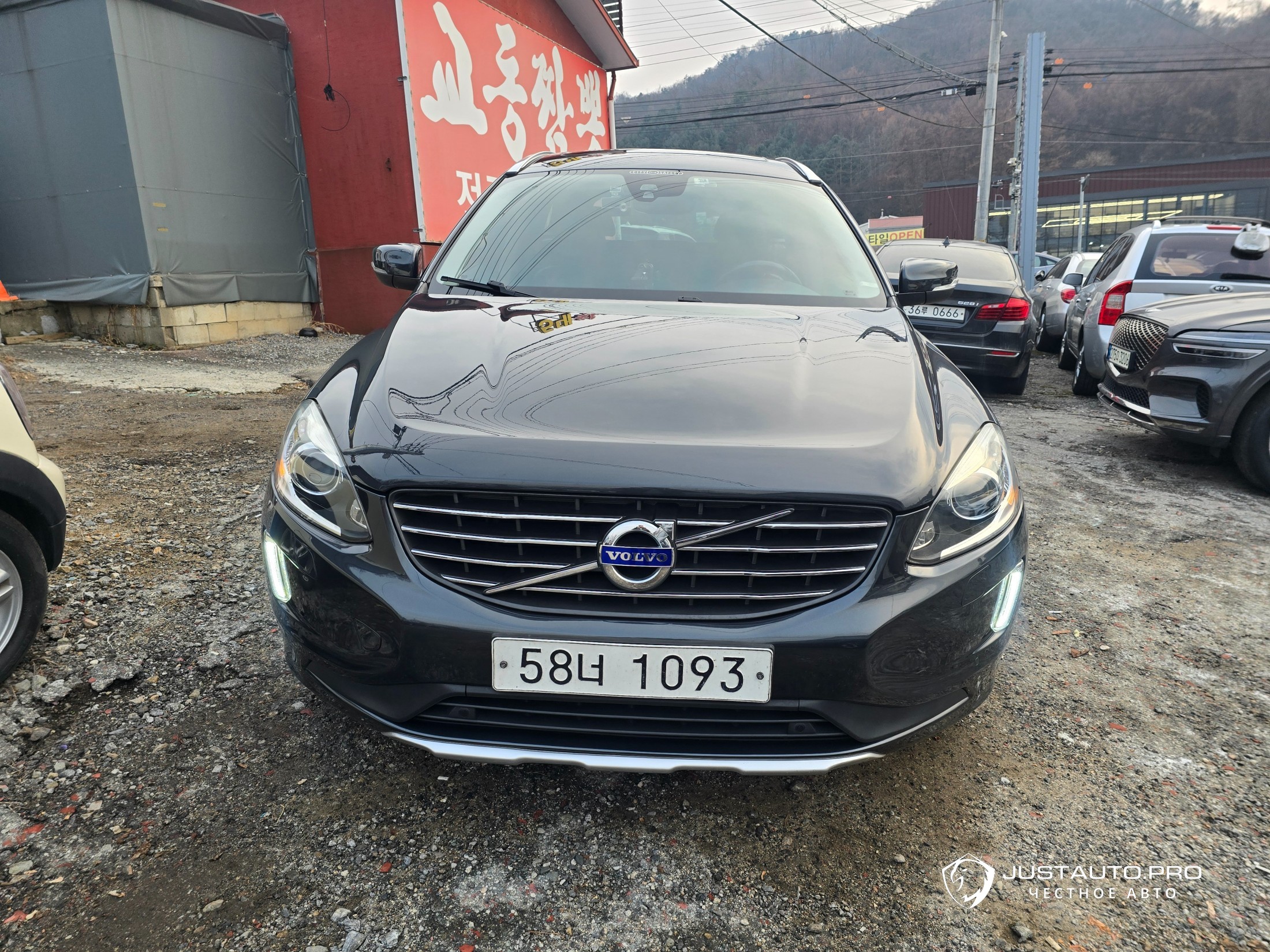 Автомобиль Volvo XC60