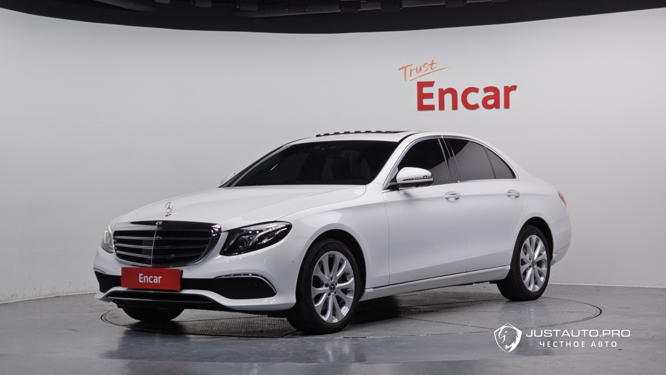 Автомобиль Mercedes-Benz E-Class