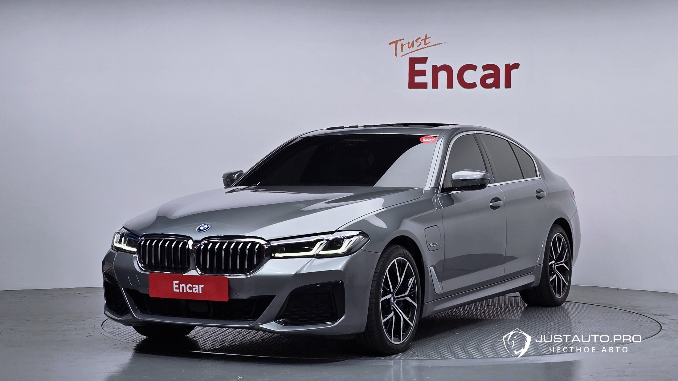 Автомобиль BMW 5-Series