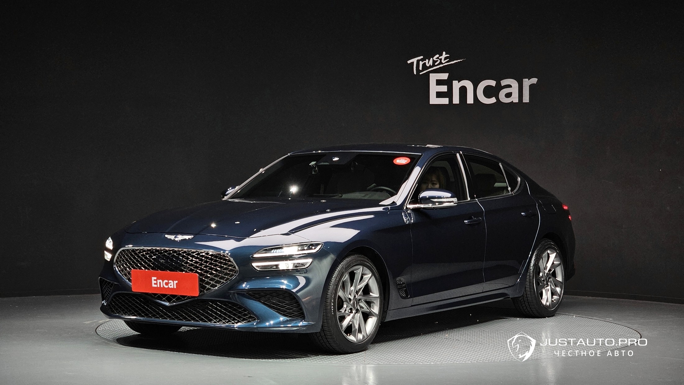 Автомобиль Genesis G70