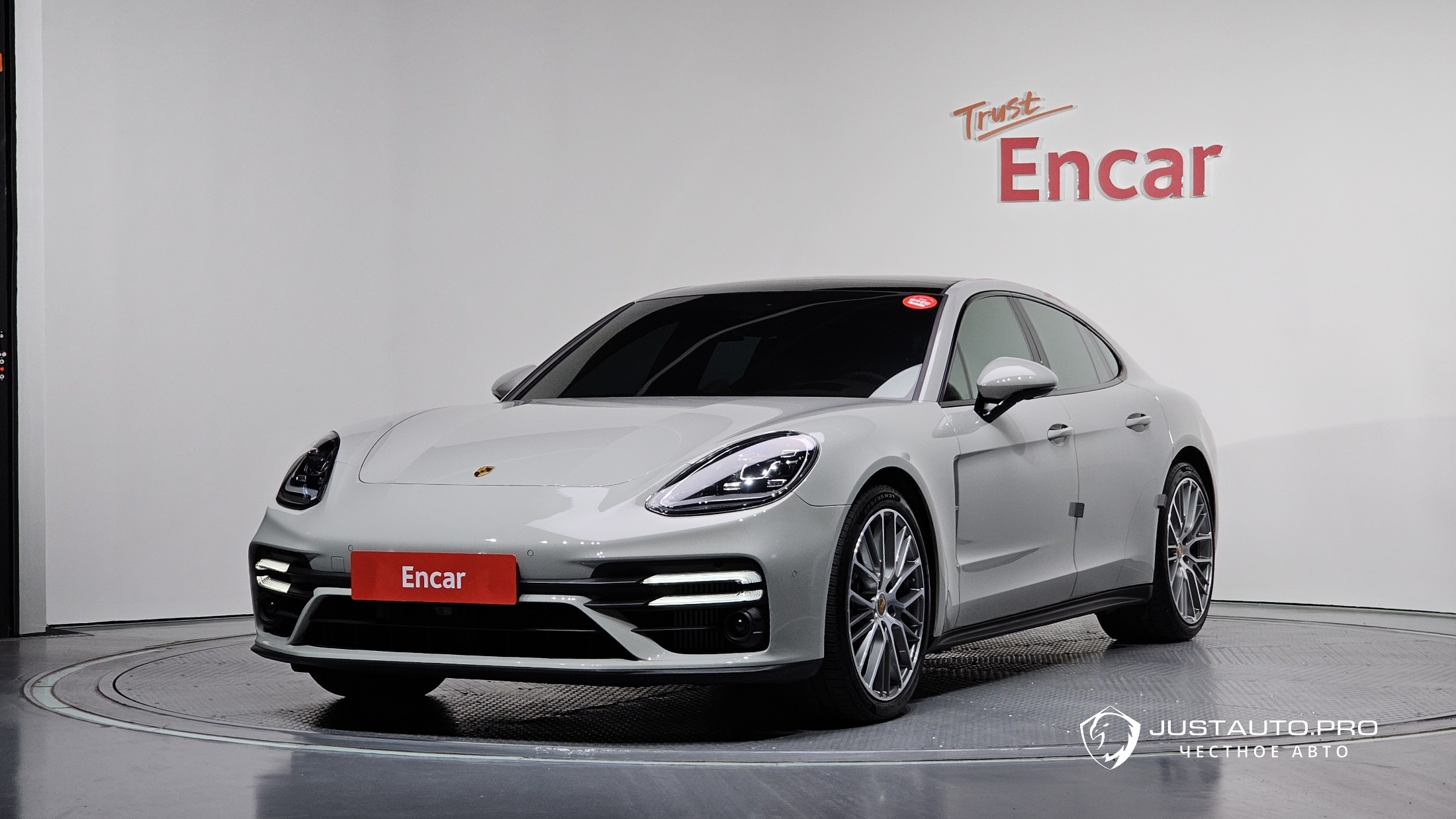 Автомобиль Porsche Panamera