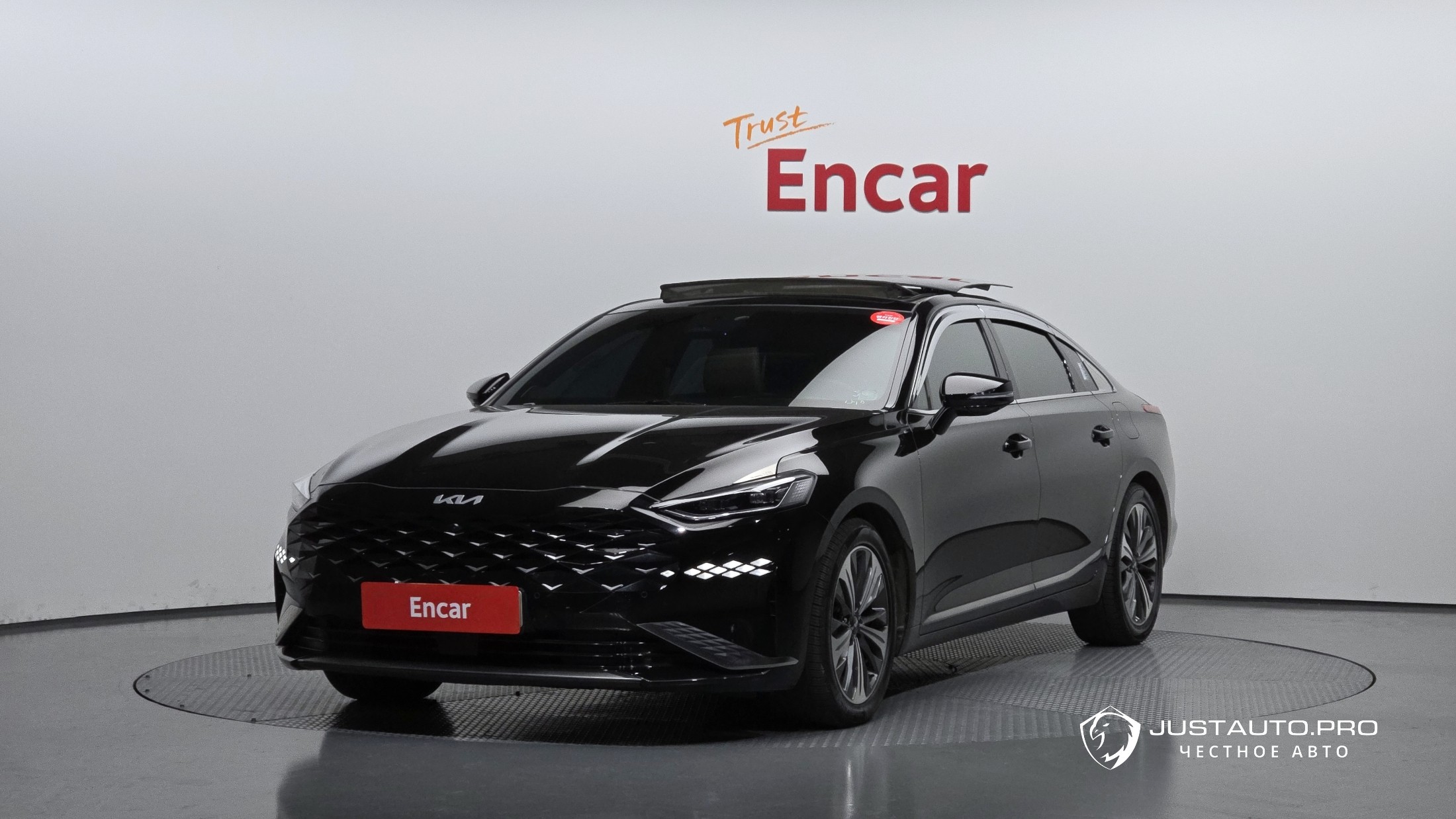 Автомобиль Kia K8