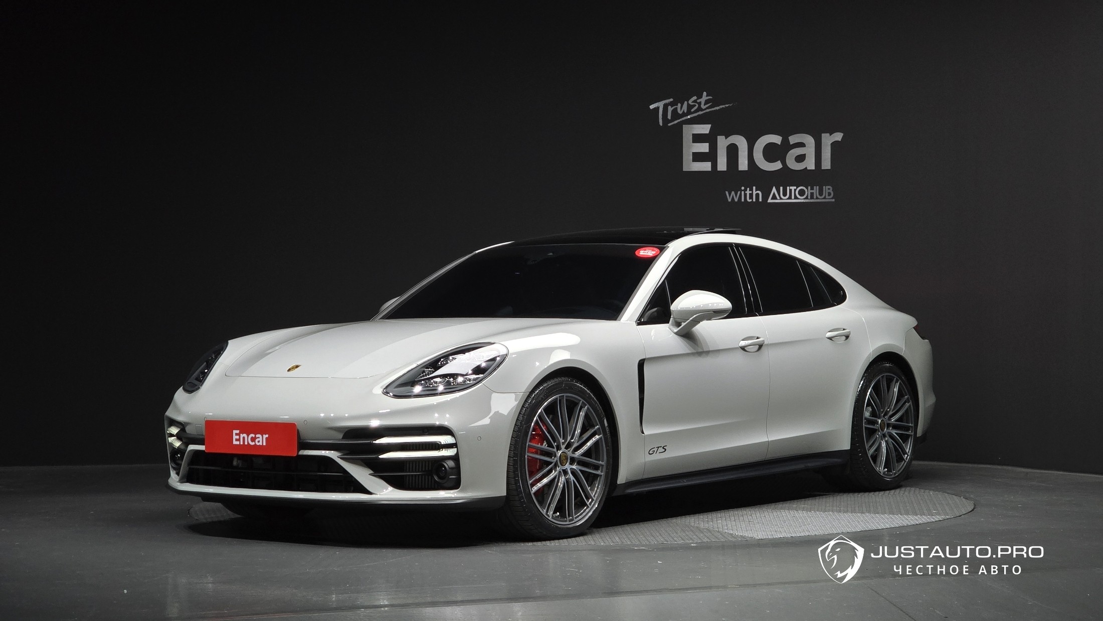 Автомобиль Porsche Panamera