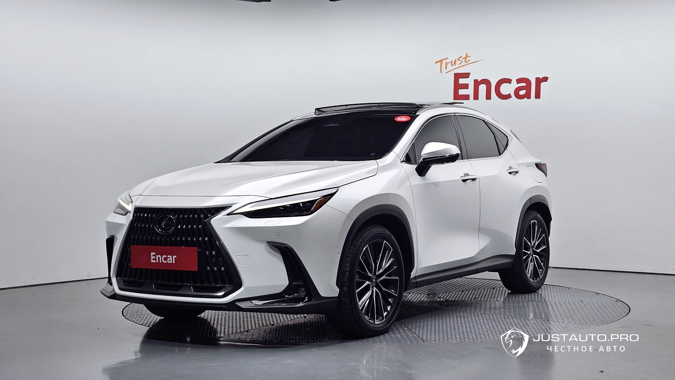 Автомобиль Lexus NX