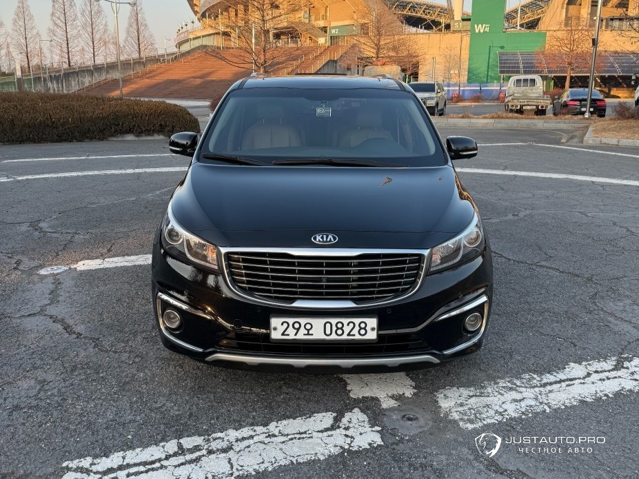 Автомобиль Kia Canival