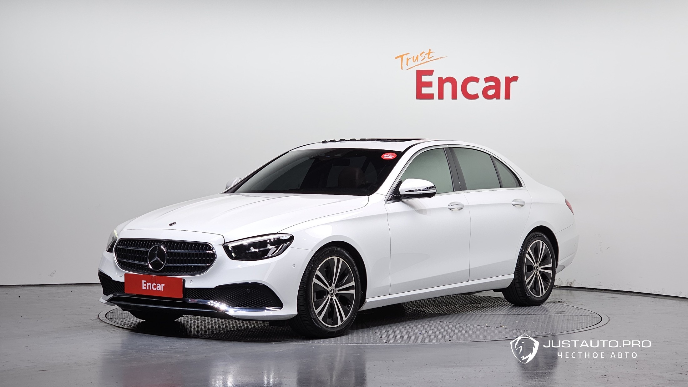 Автомобиль Mercedes-Benz E-Class