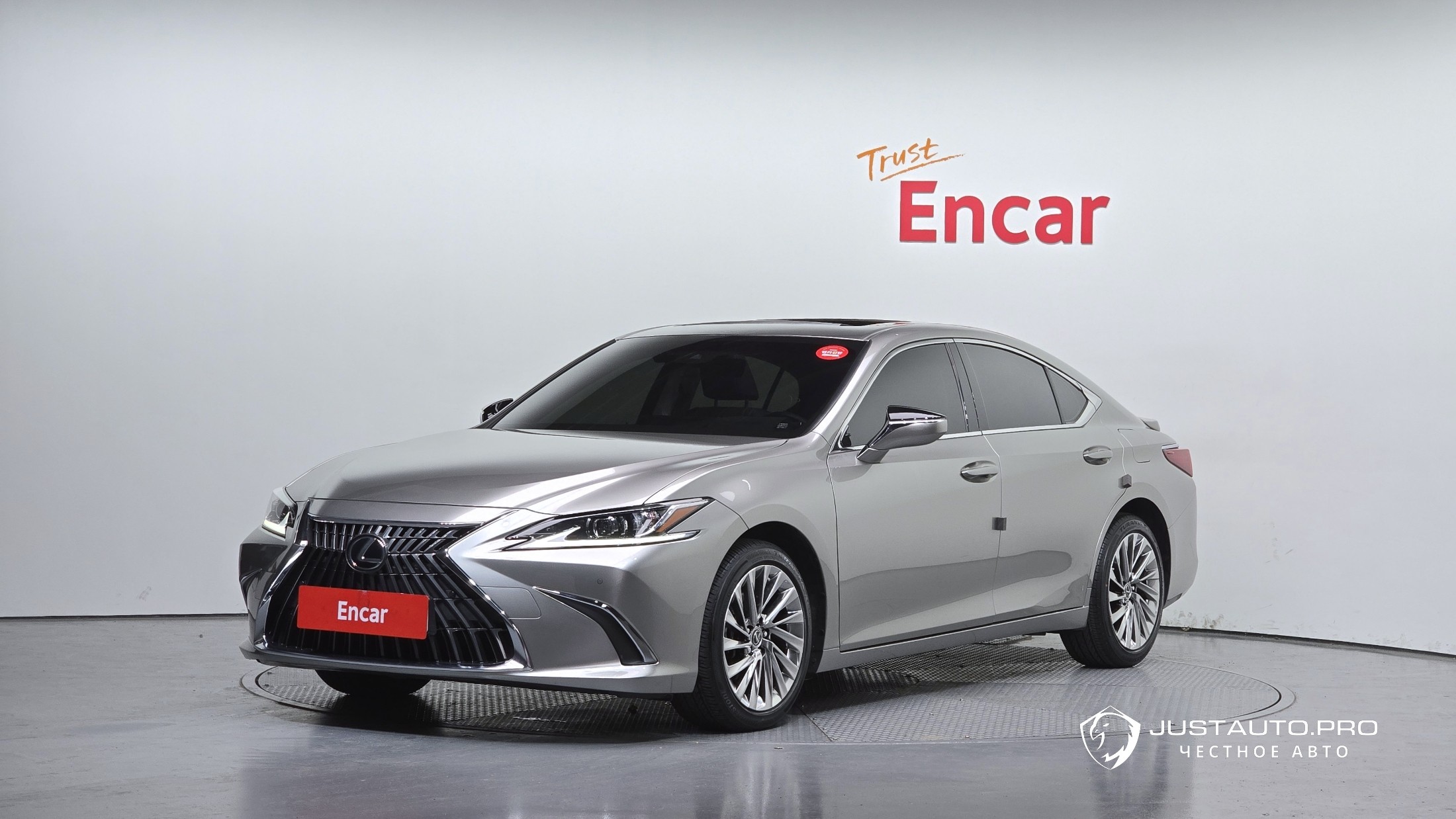 Автомобиль Lexus ES