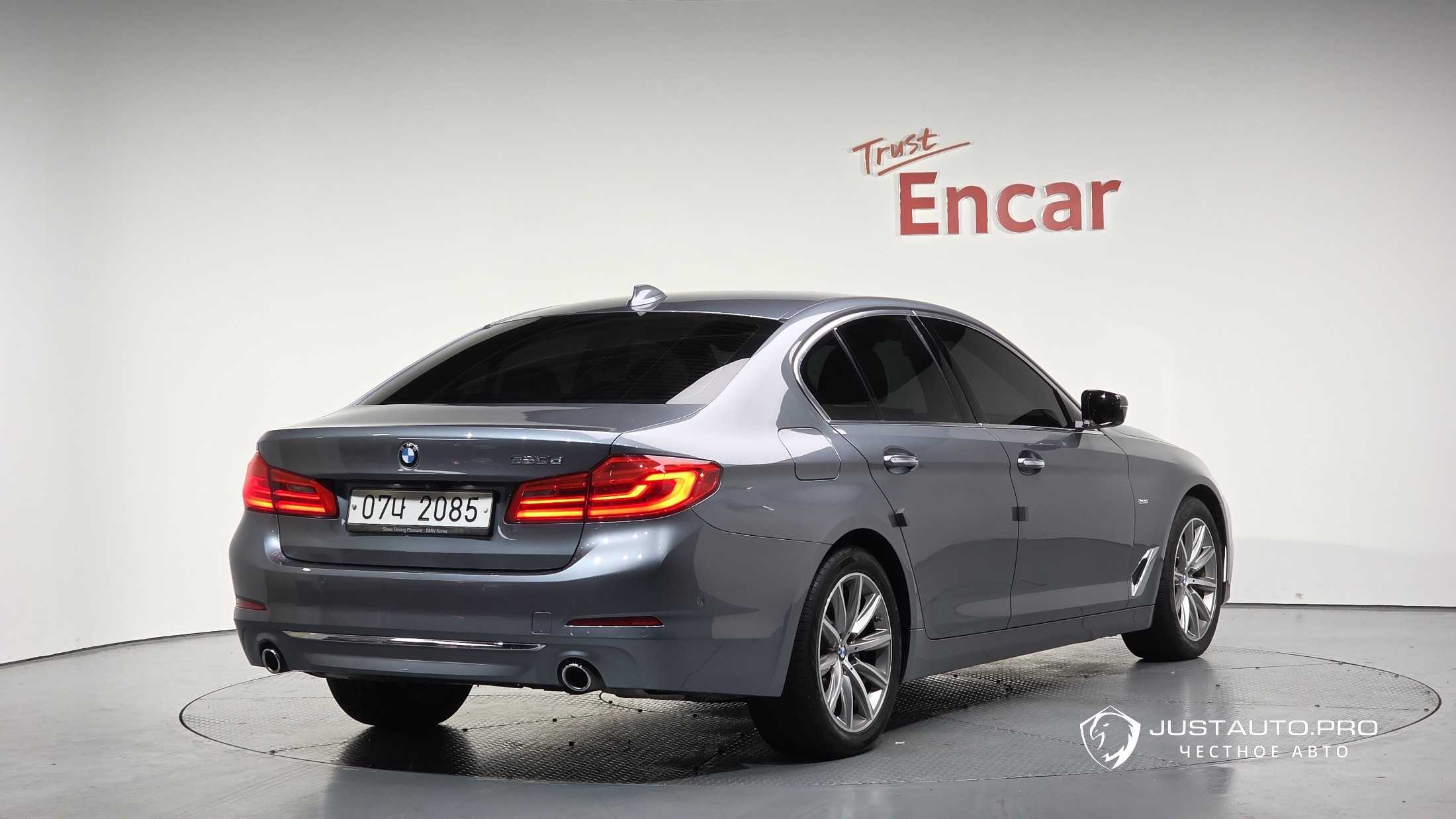 Автомобиль BMW 5-Series