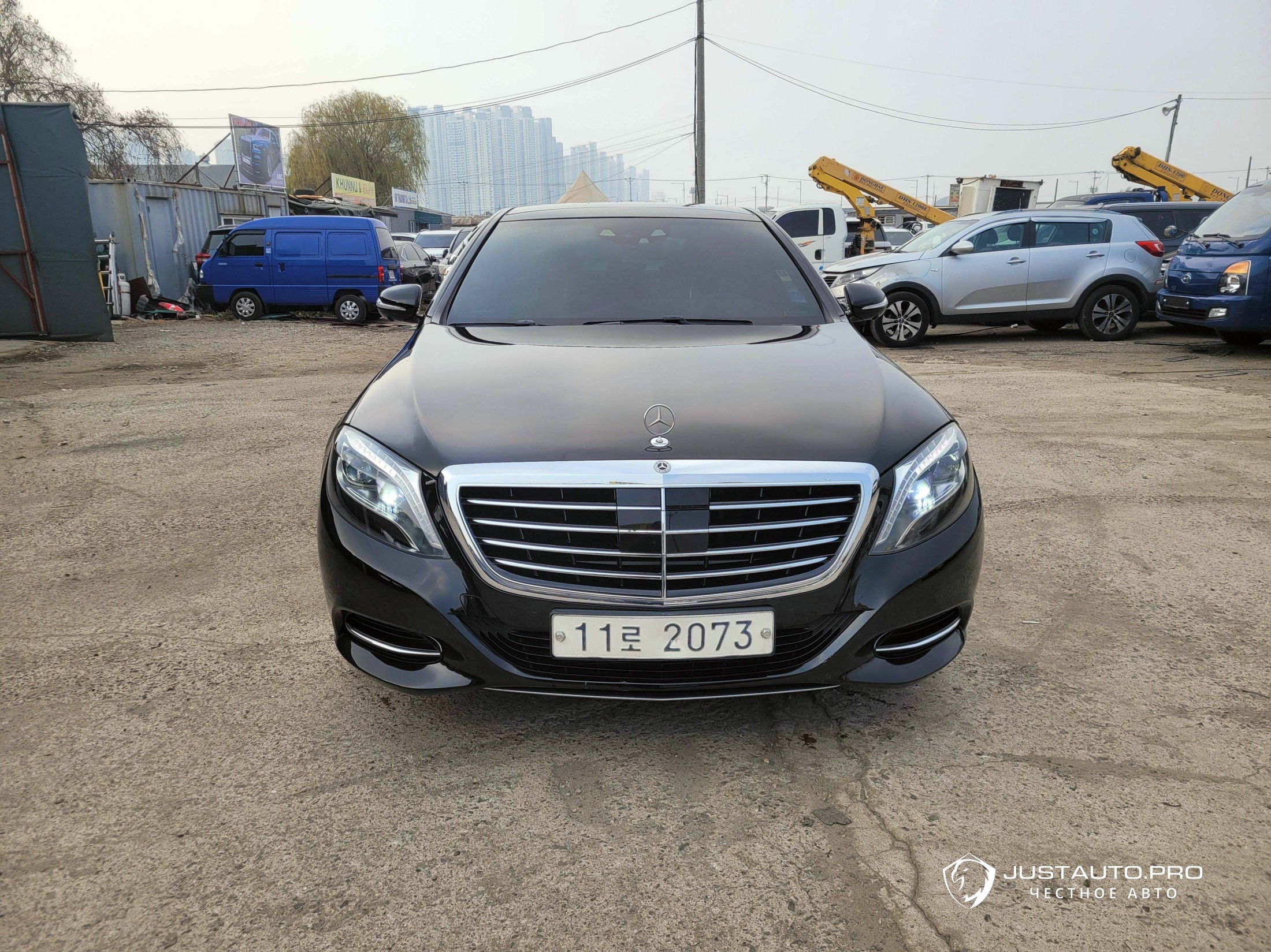Автомобиль Mercedes-Benz S-Class