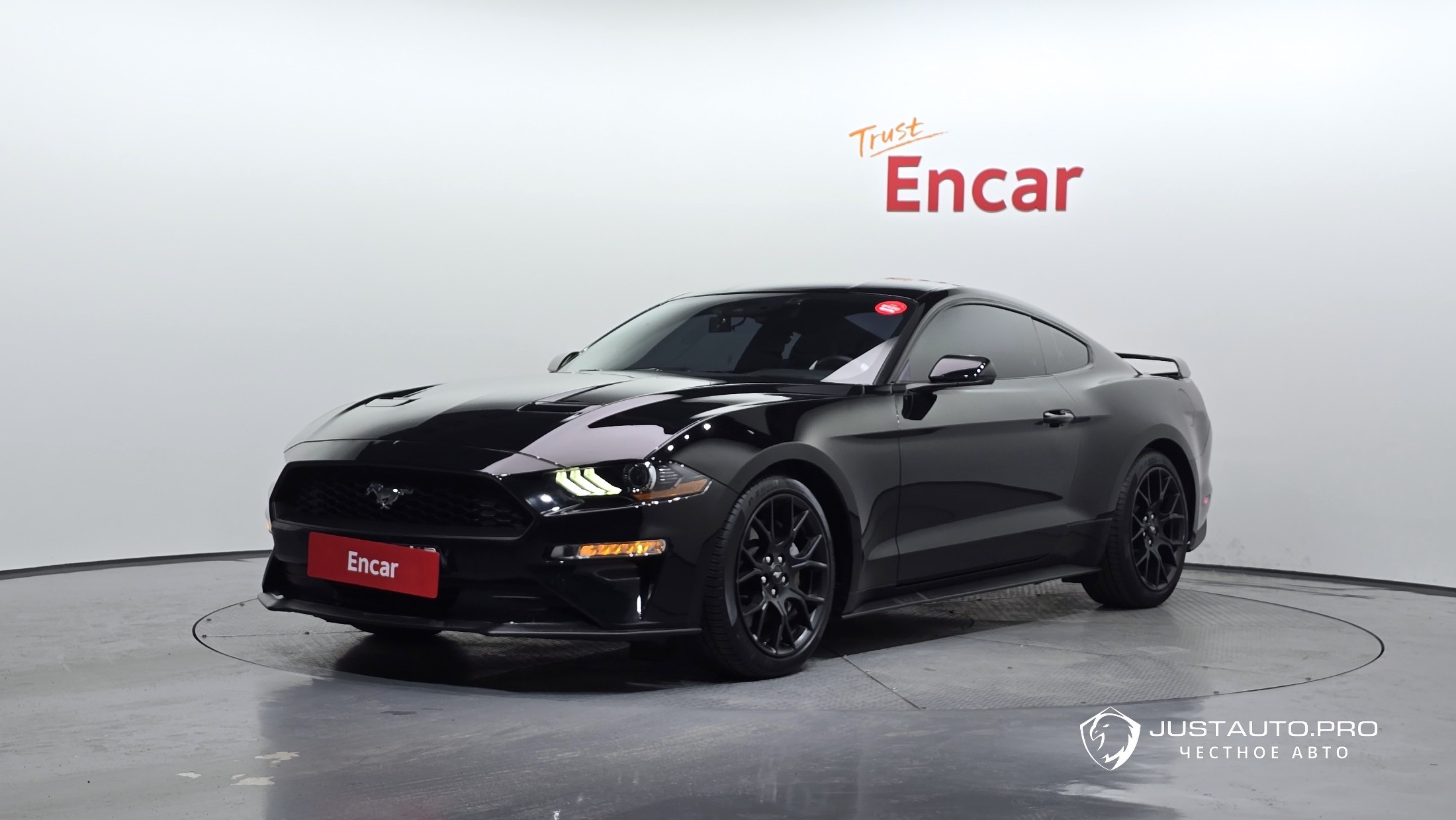 Автомобиль Ford Mustang