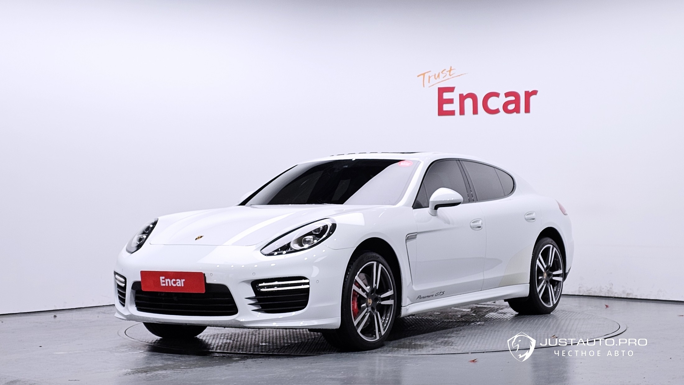 Автомобиль Porsche Panamera