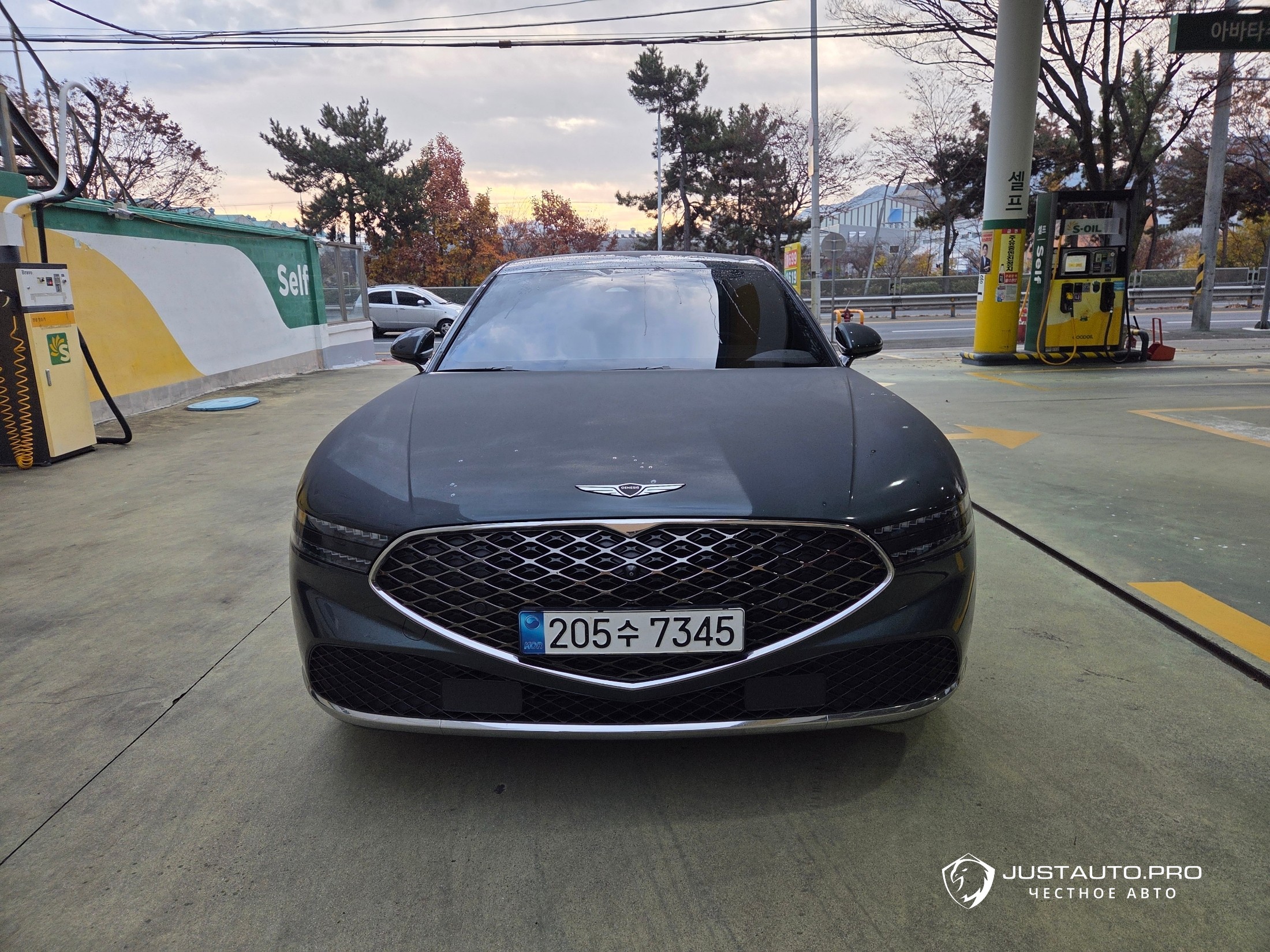 Автомобиль Genesis G90