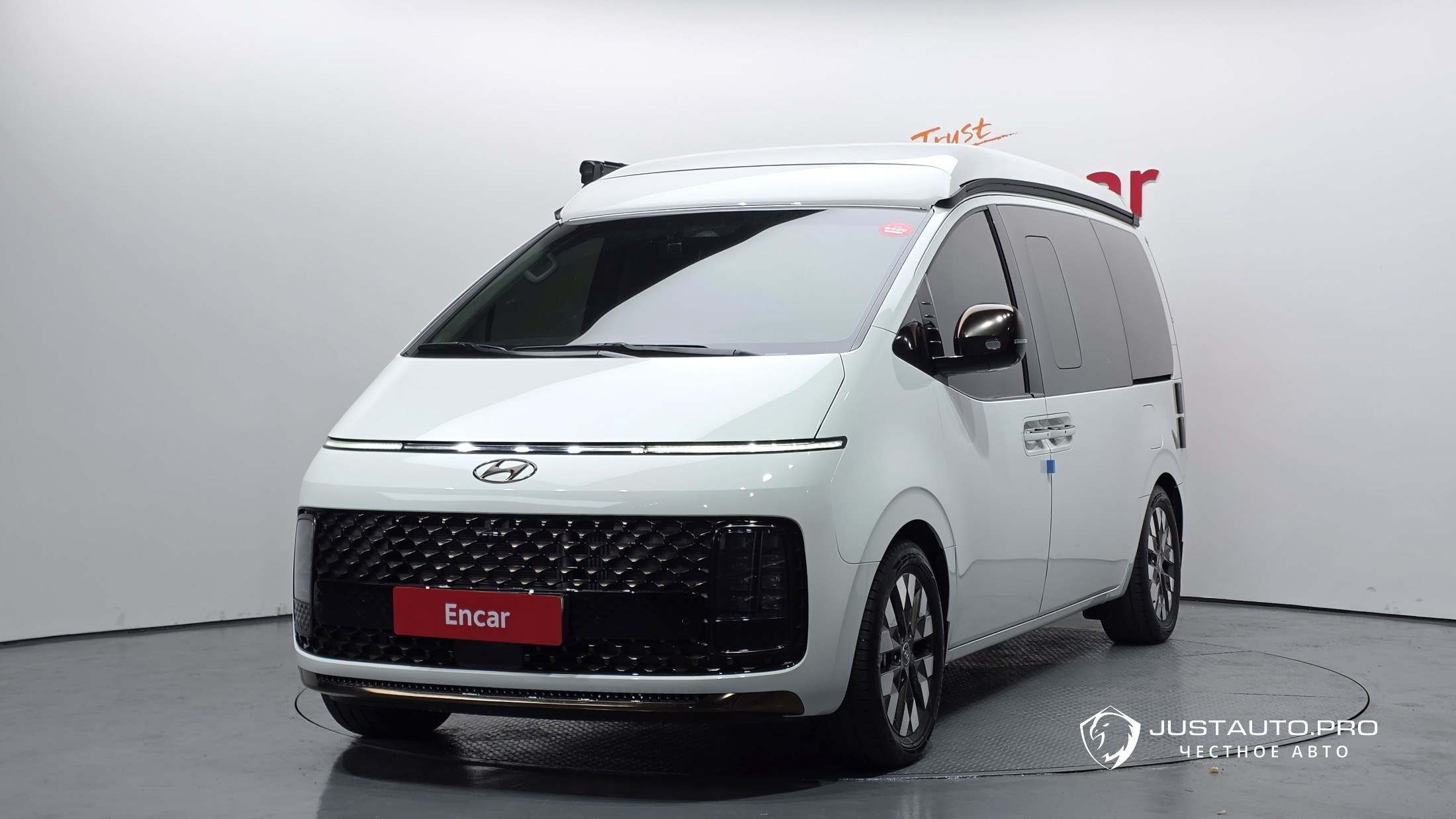 Автомобиль Hyundai Staria