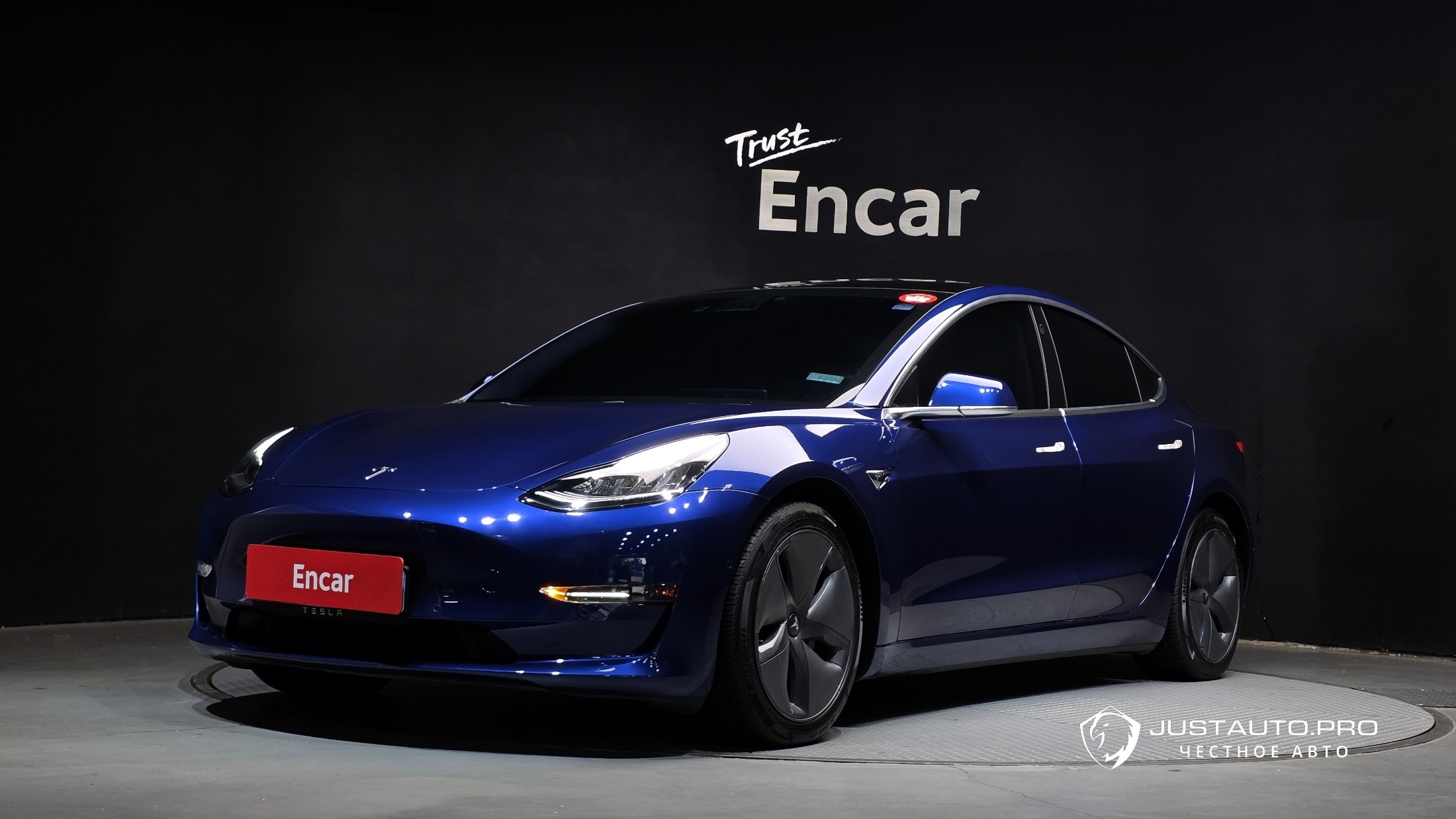 Автомобиль Tesla Model 3