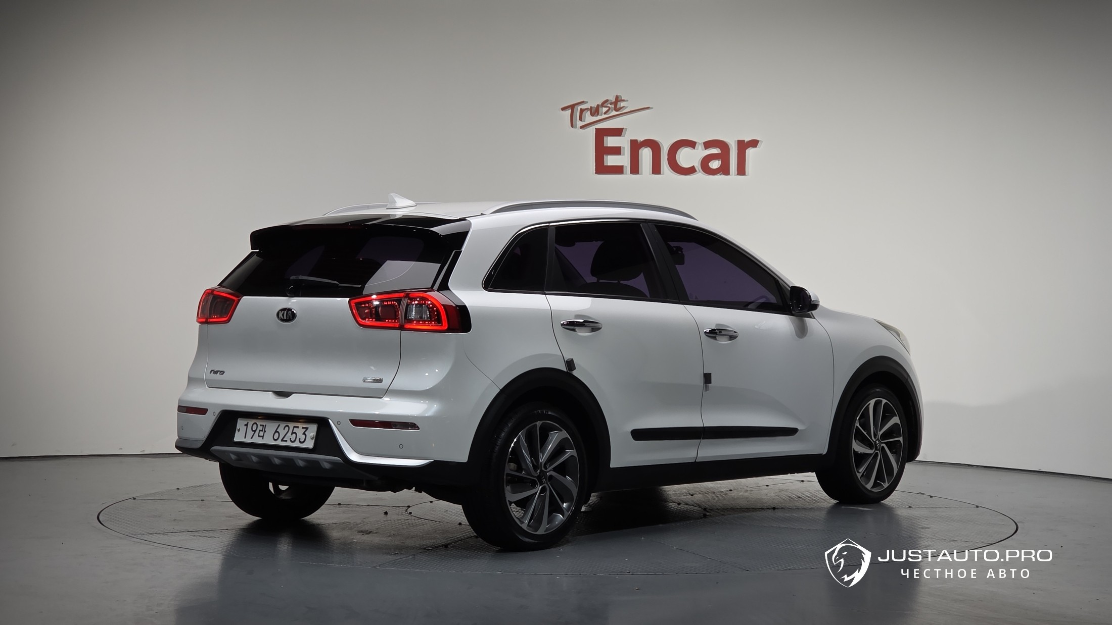 Автомобиль Kia Niro