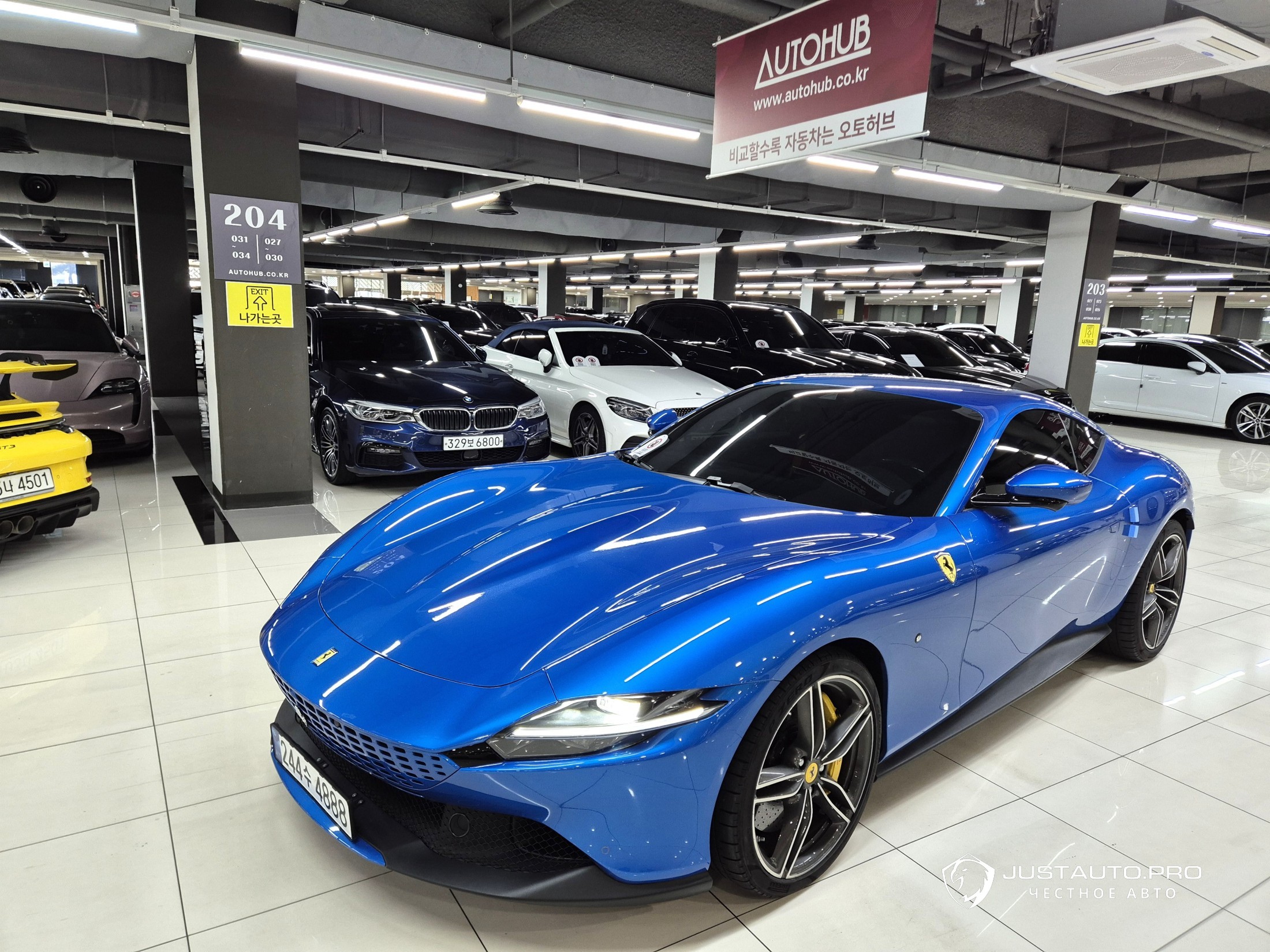 Автомобиль Ferrari Roma