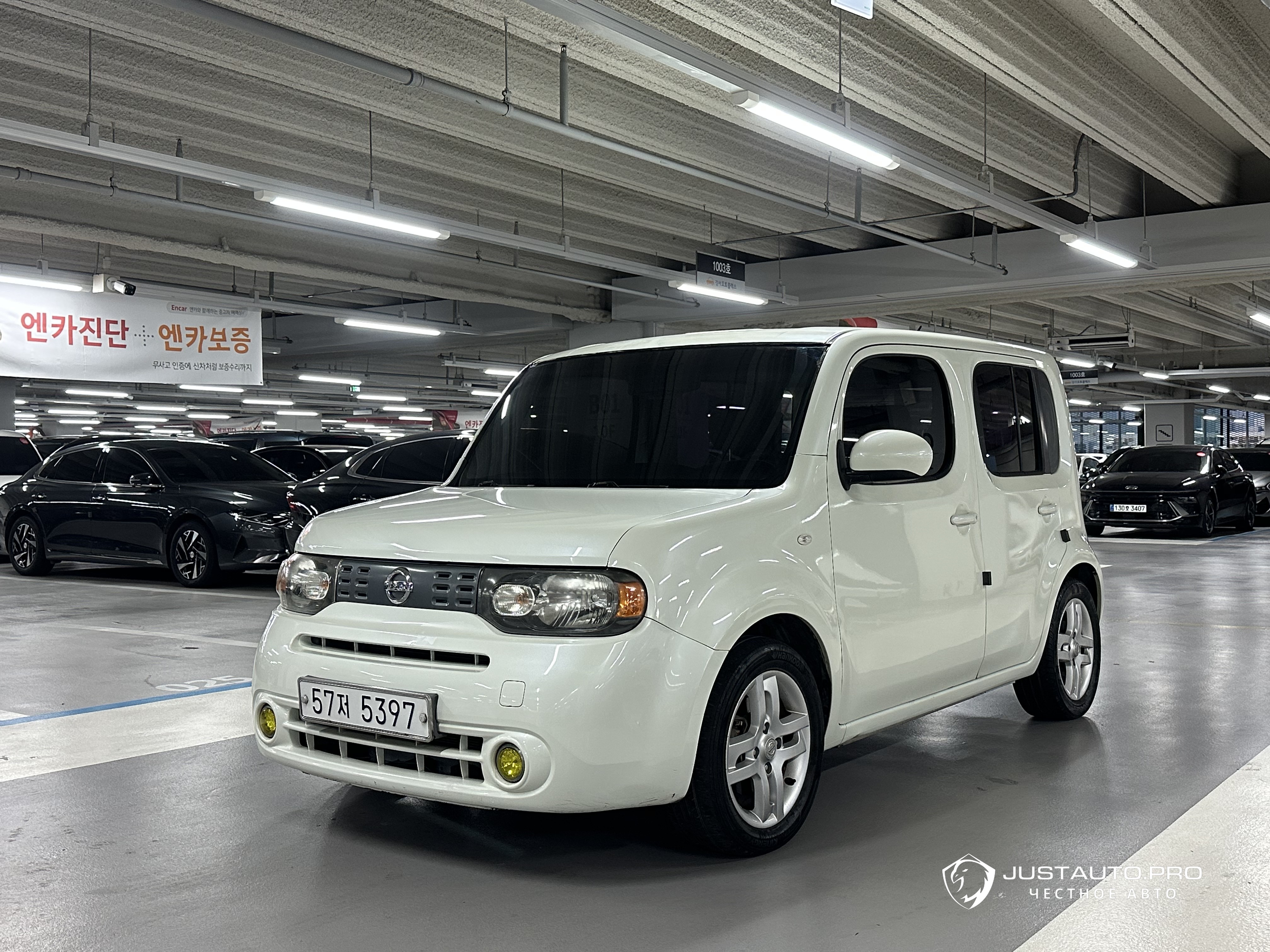Автомобиль Nissan Cube