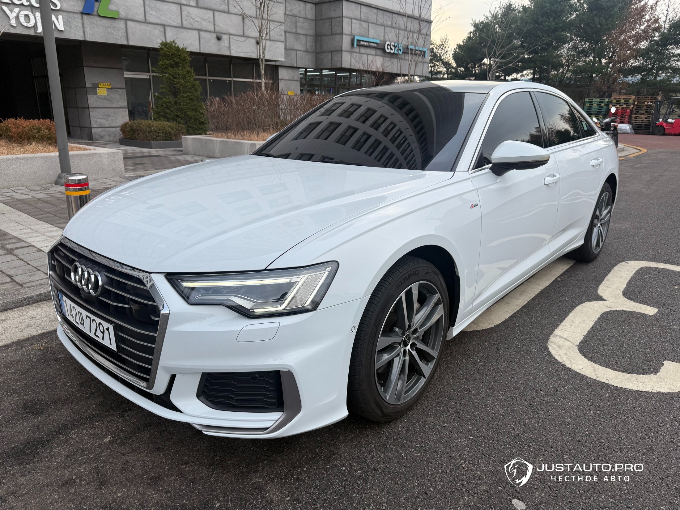 Автомобиль Audi A6