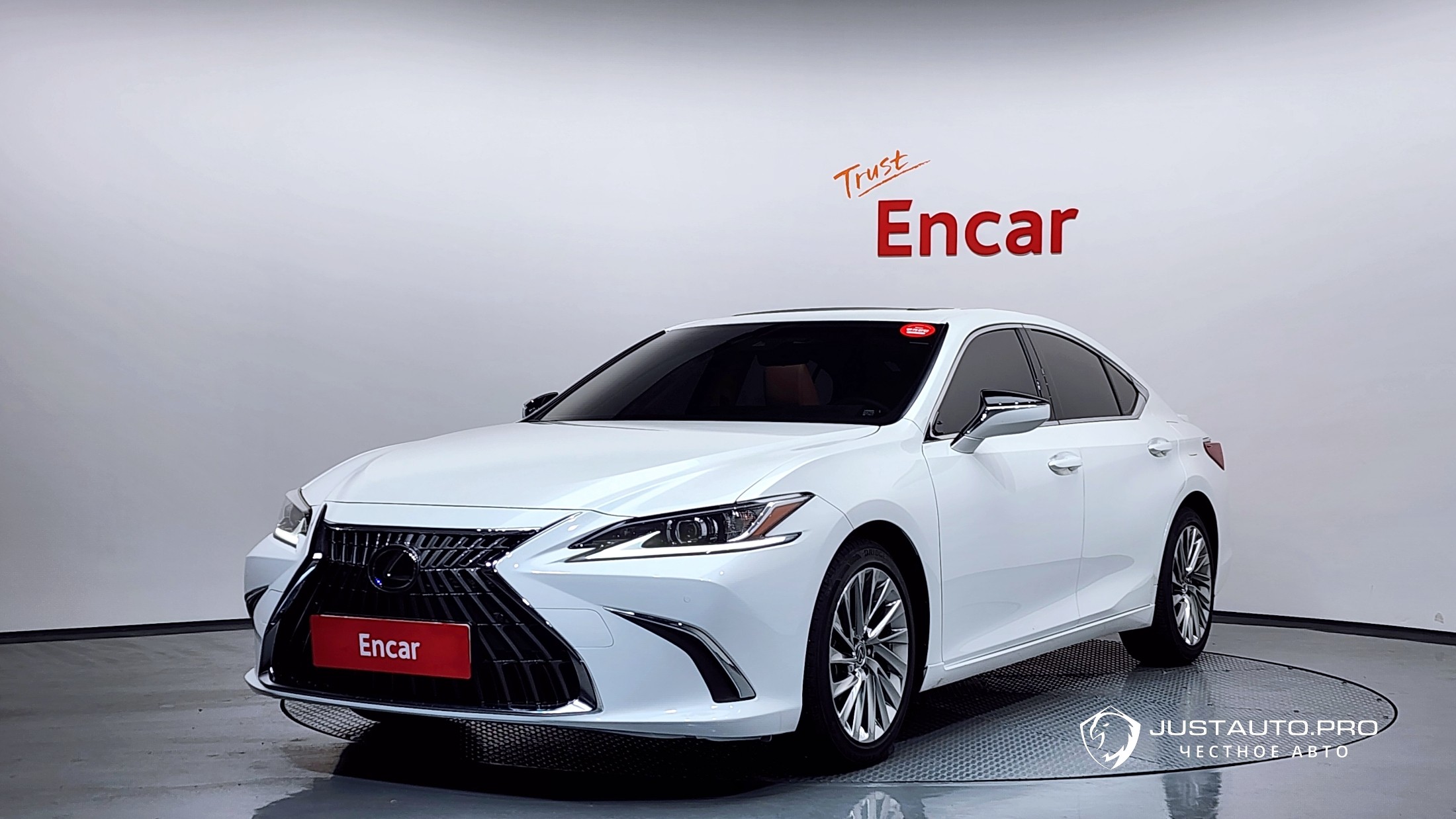 Автомобиль Lexus ES