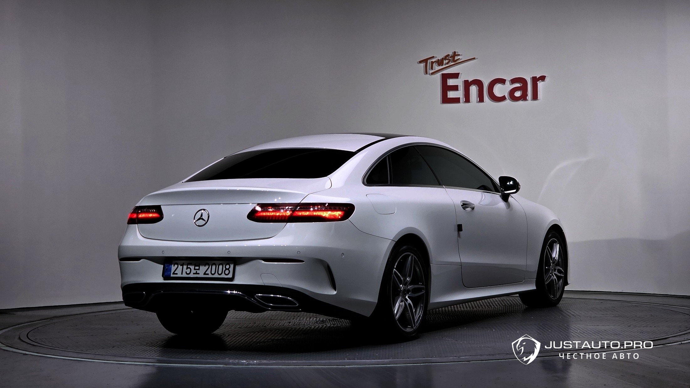 Автомобиль Mercedes-Benz E-Class