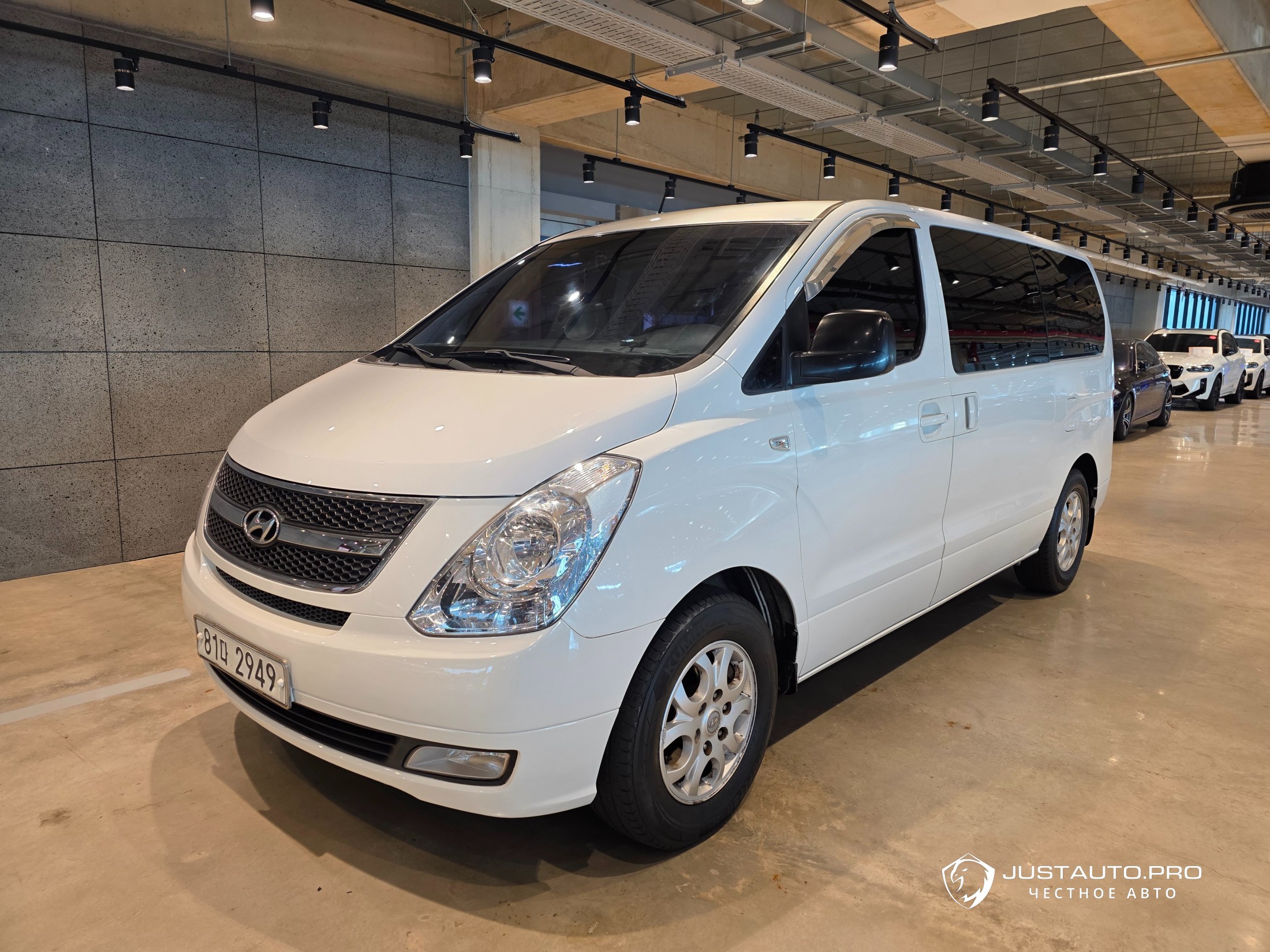 Автомобиль Hyundai Starex