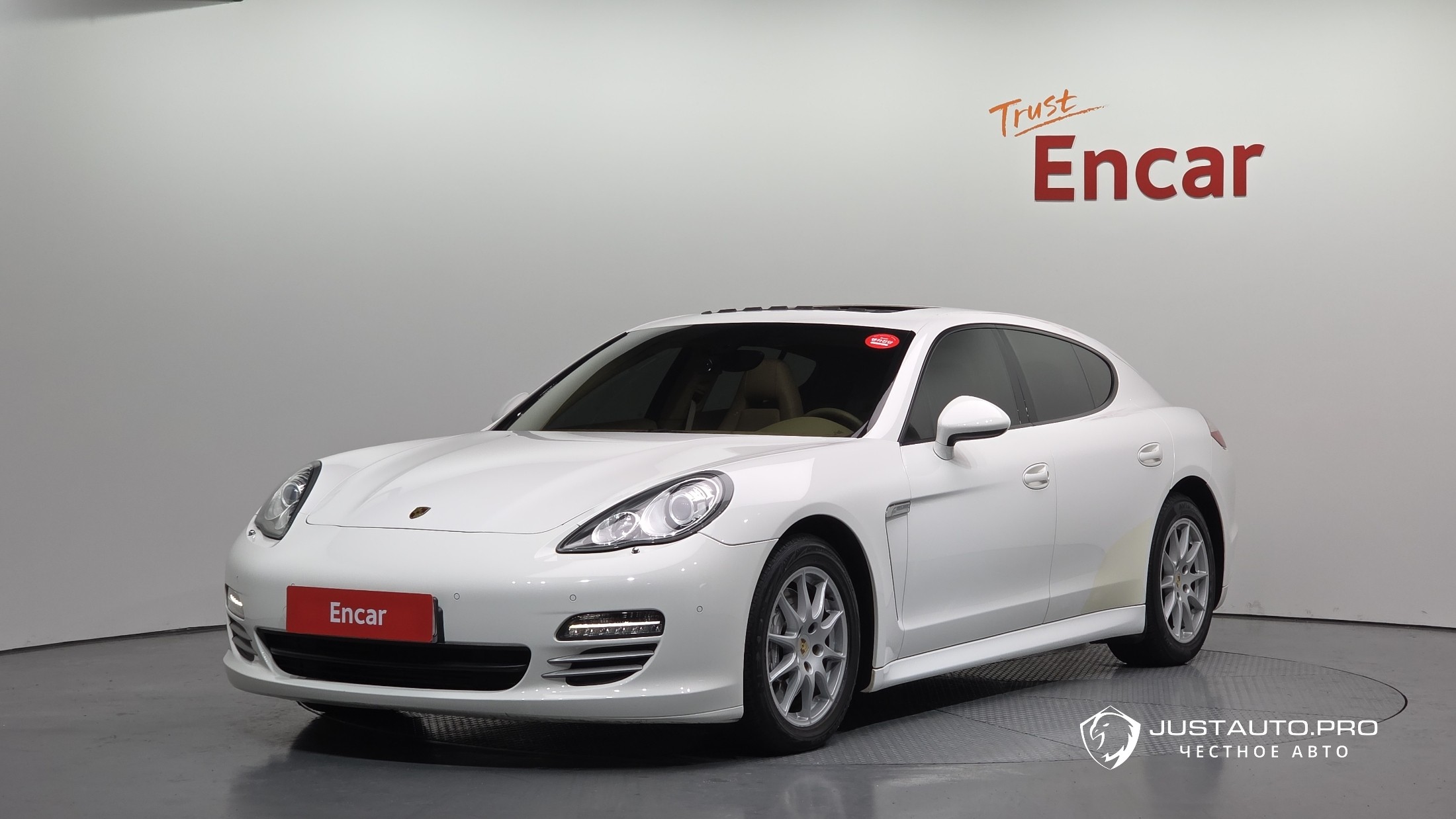 Автомобиль Porsche Panamera