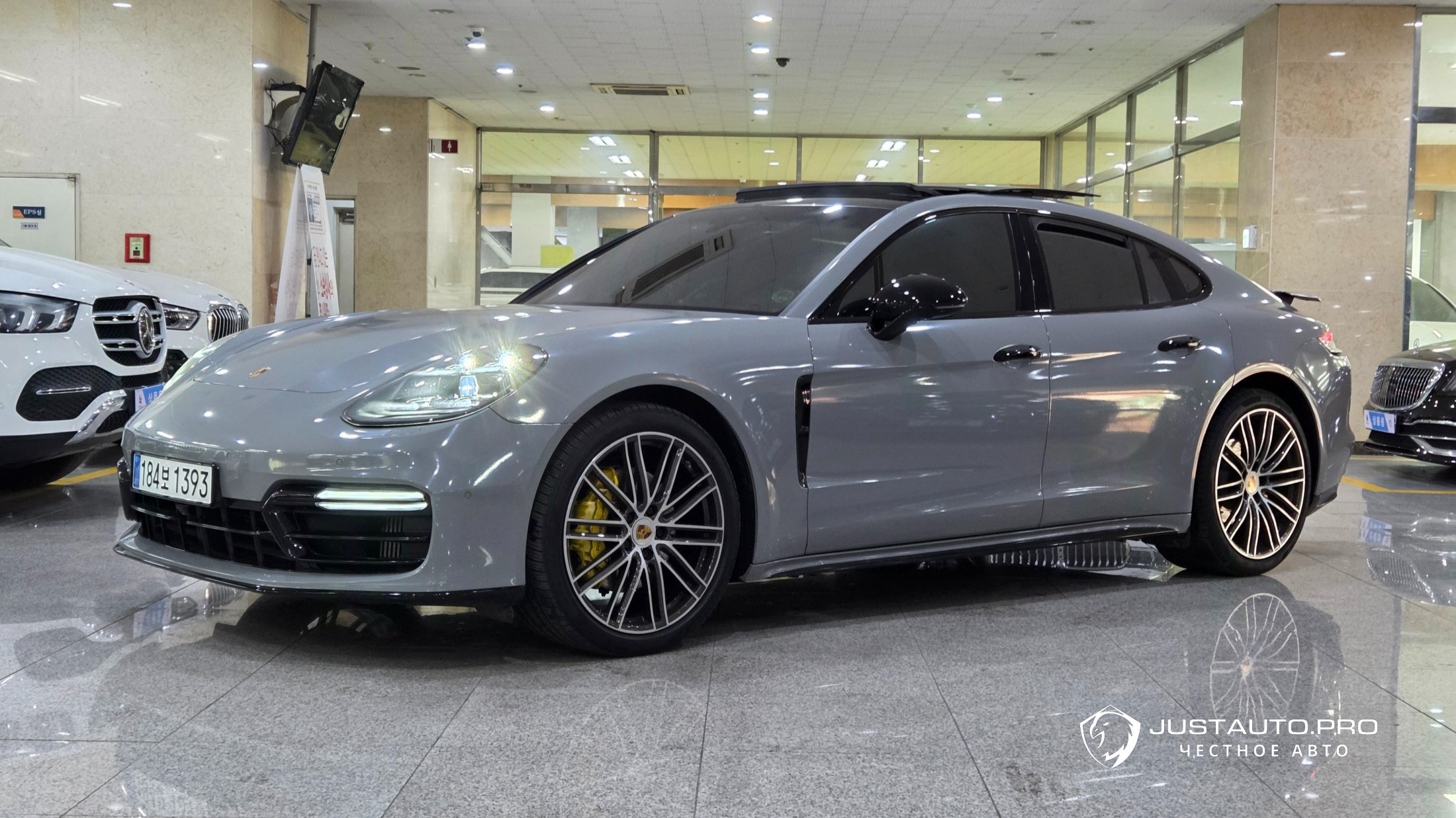 Автомобиль Porsche Panamera