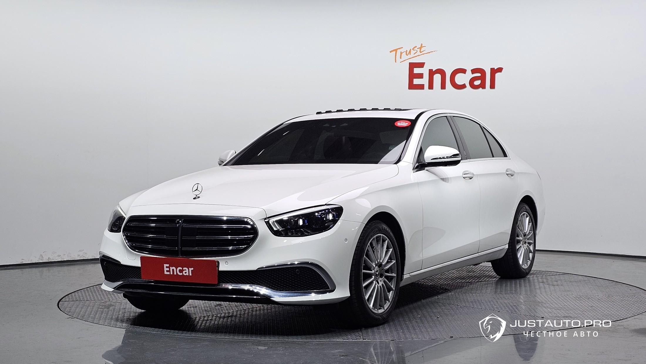 Автомобиль Mercedes-Benz E-Class