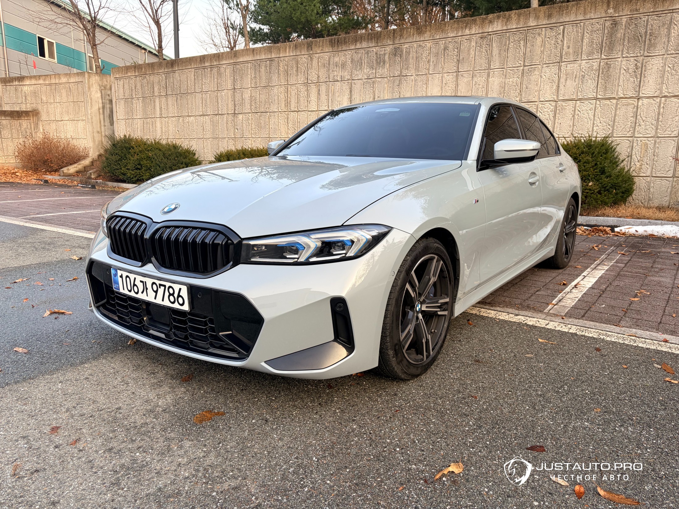 Автомобиль BMW 3-Series