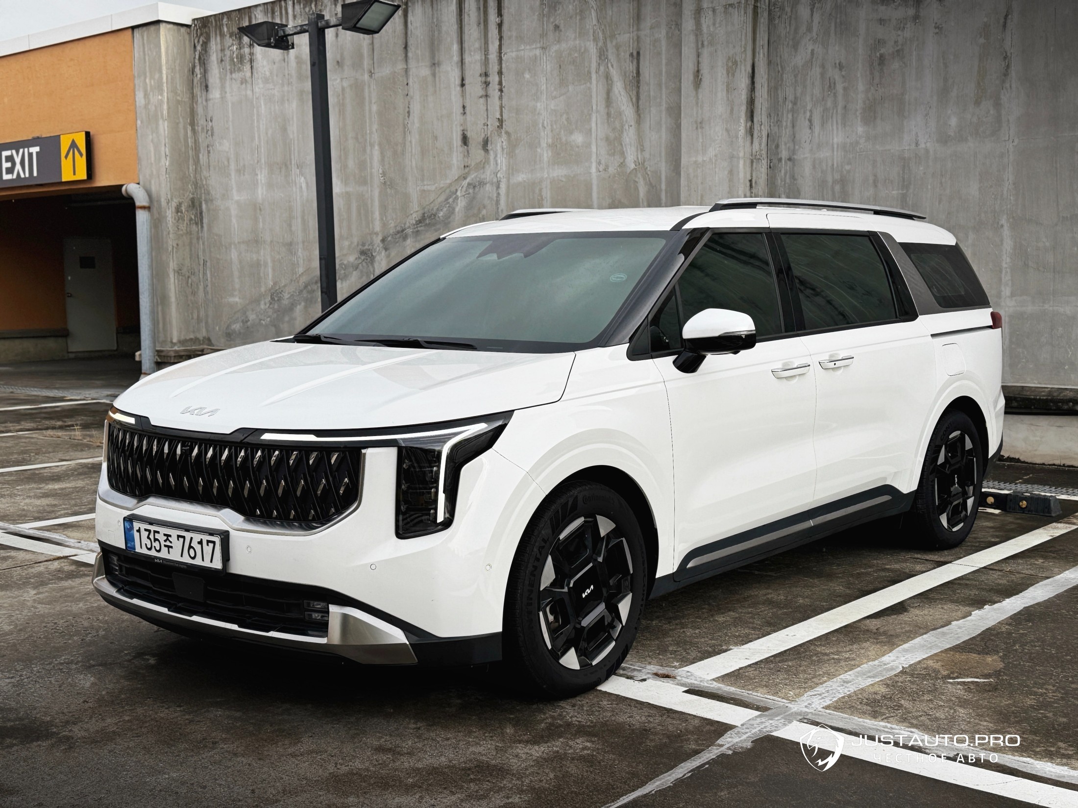 Автомобиль Kia Canival