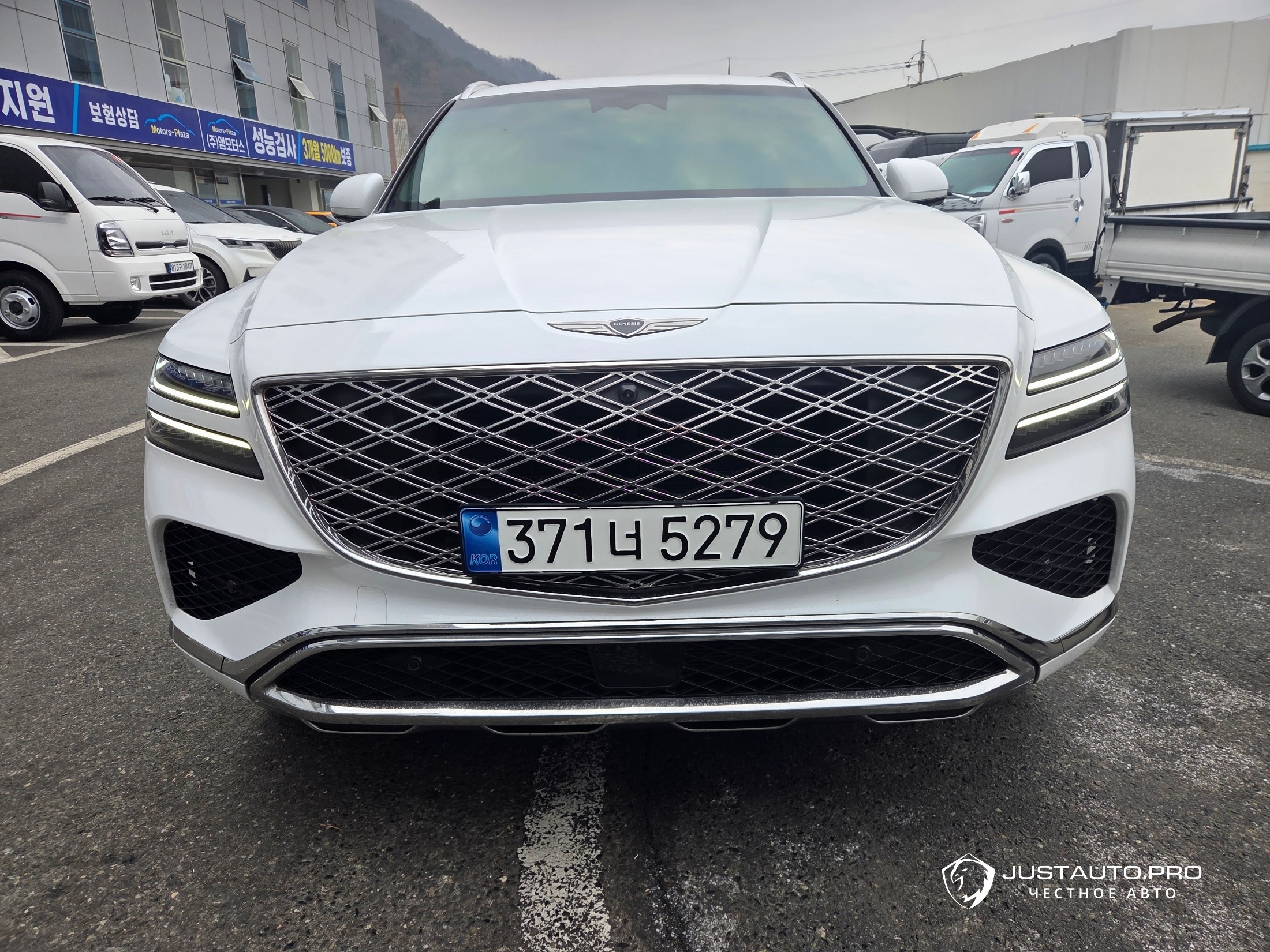 Автомобиль Genesis GV80