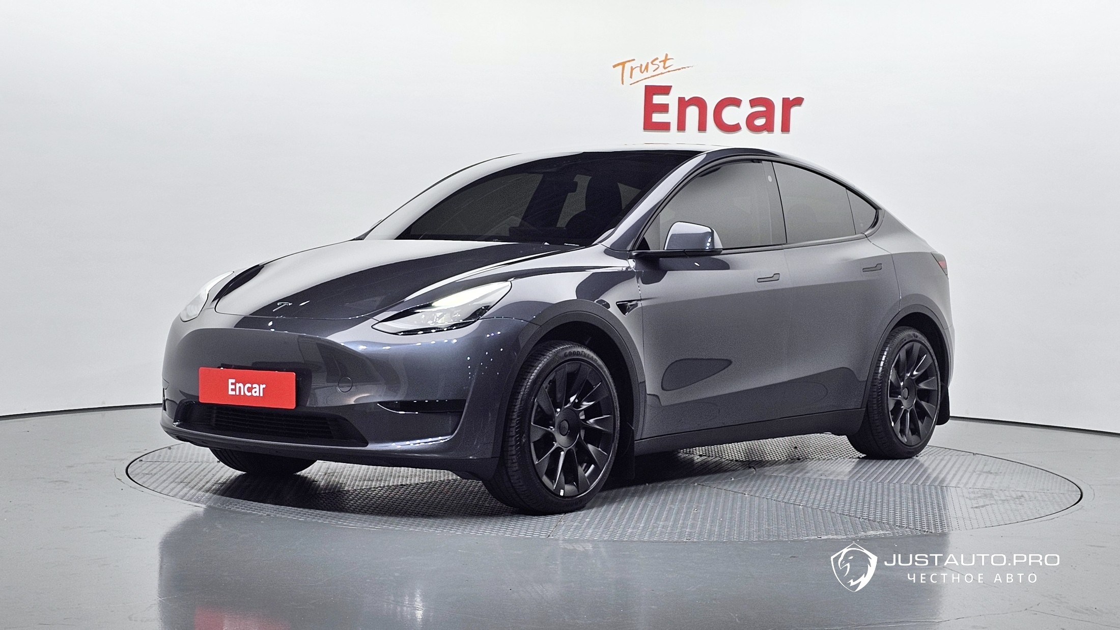 Автомобиль Tesla Model Y