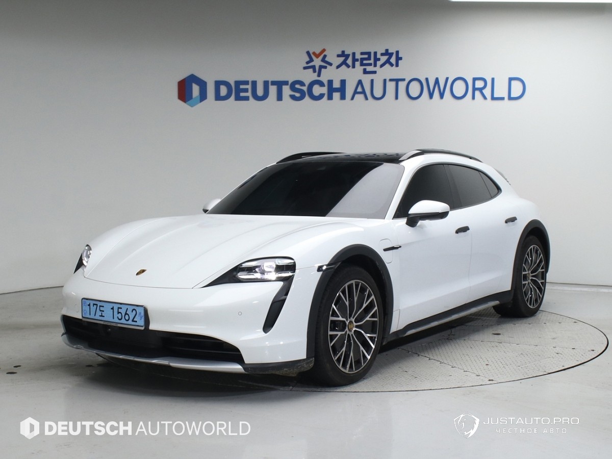 Автомобиль Porsche Taycan