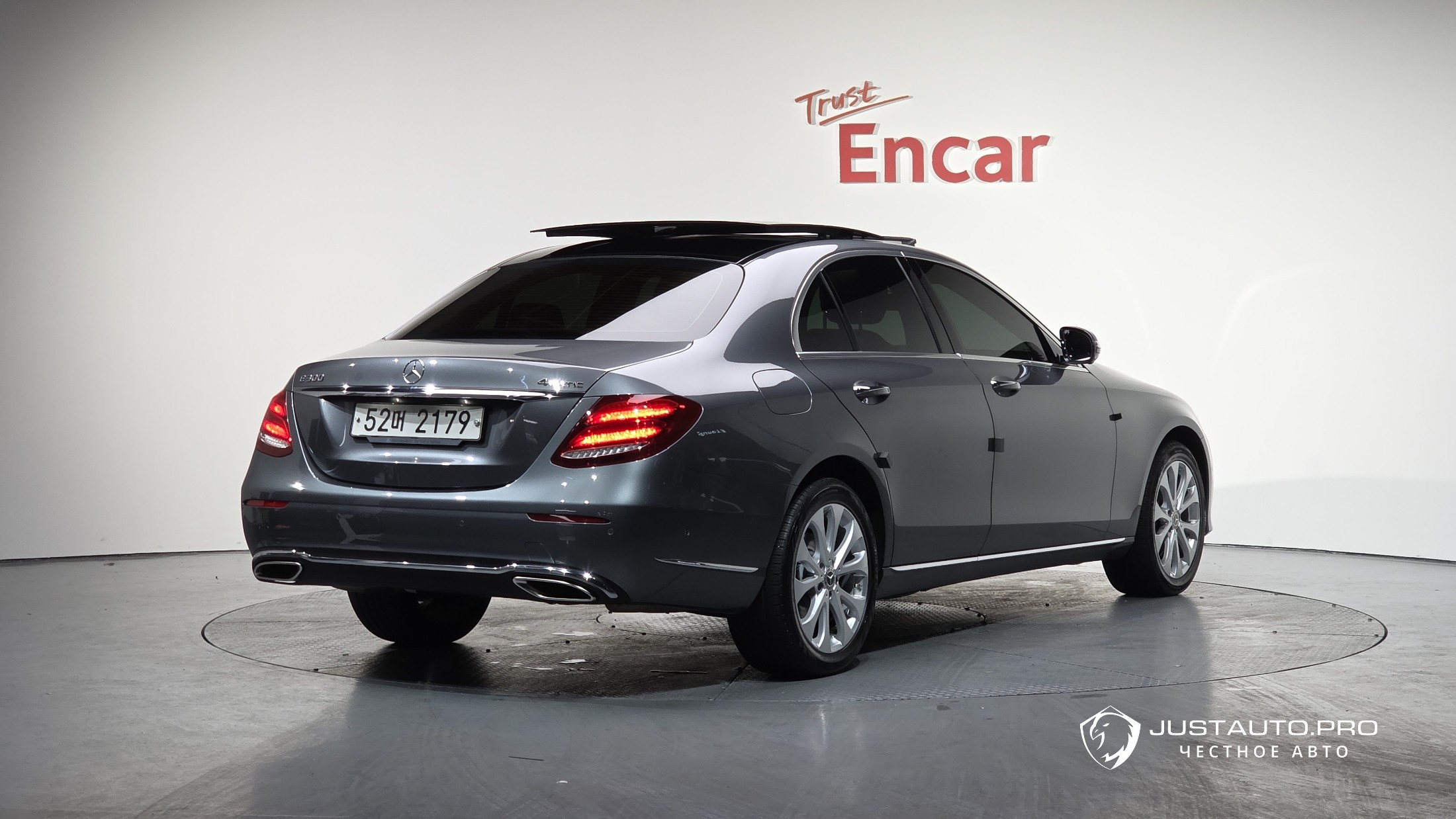 Автомобиль Mercedes-Benz E-Class