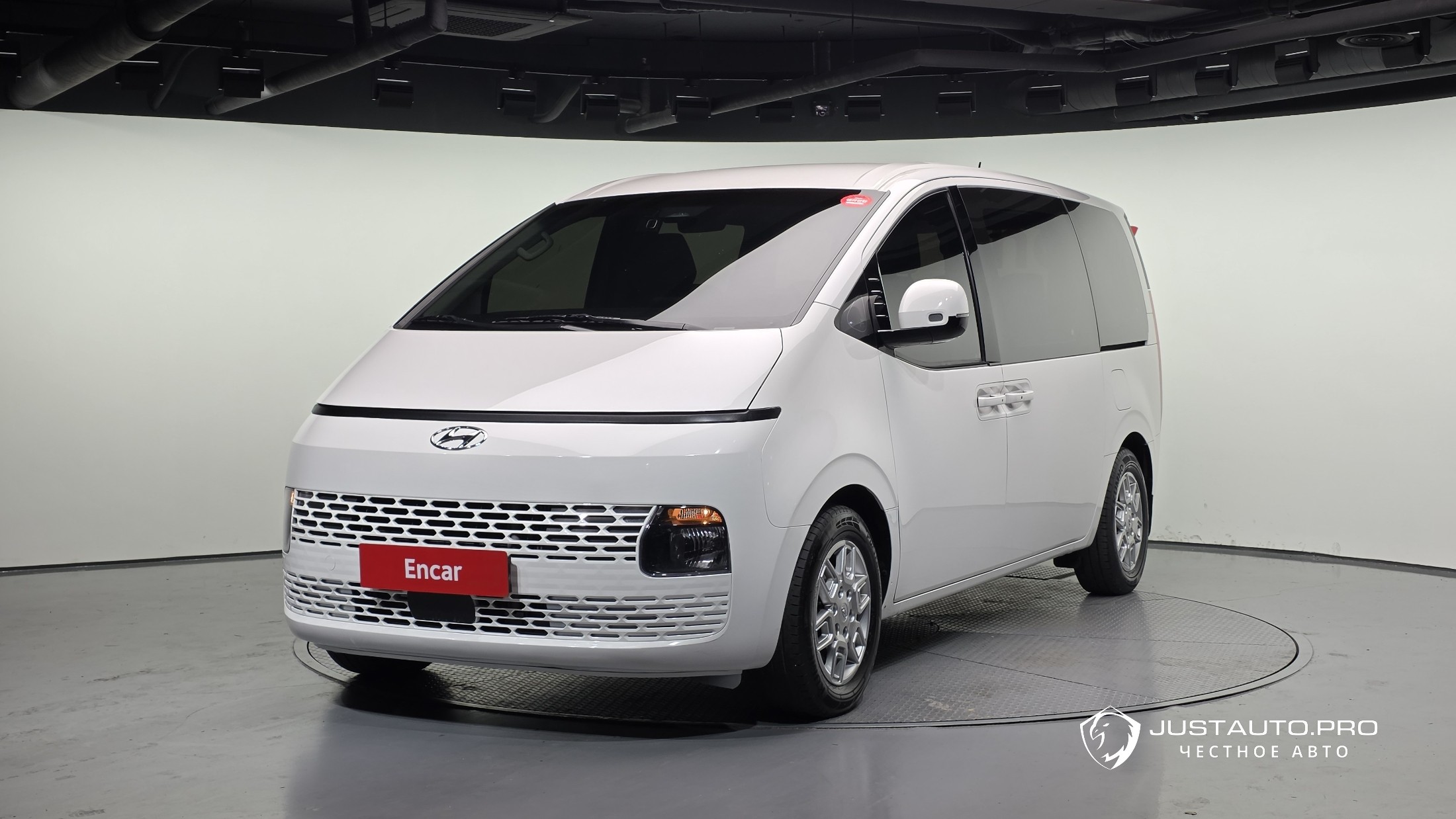 Автомобиль Hyundai Staria