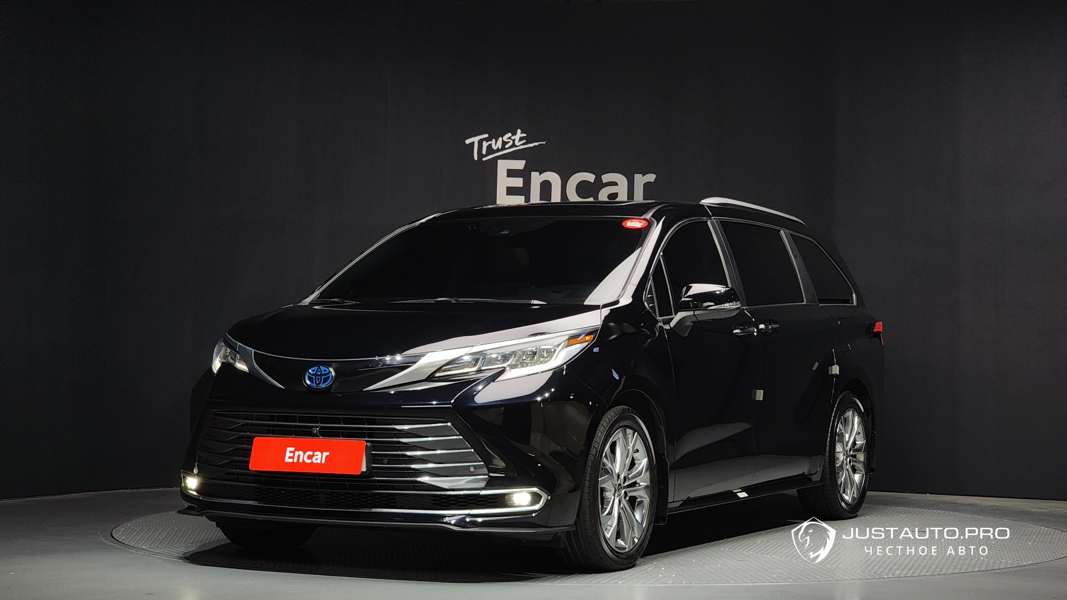 Автомобиль Toyota Sienna