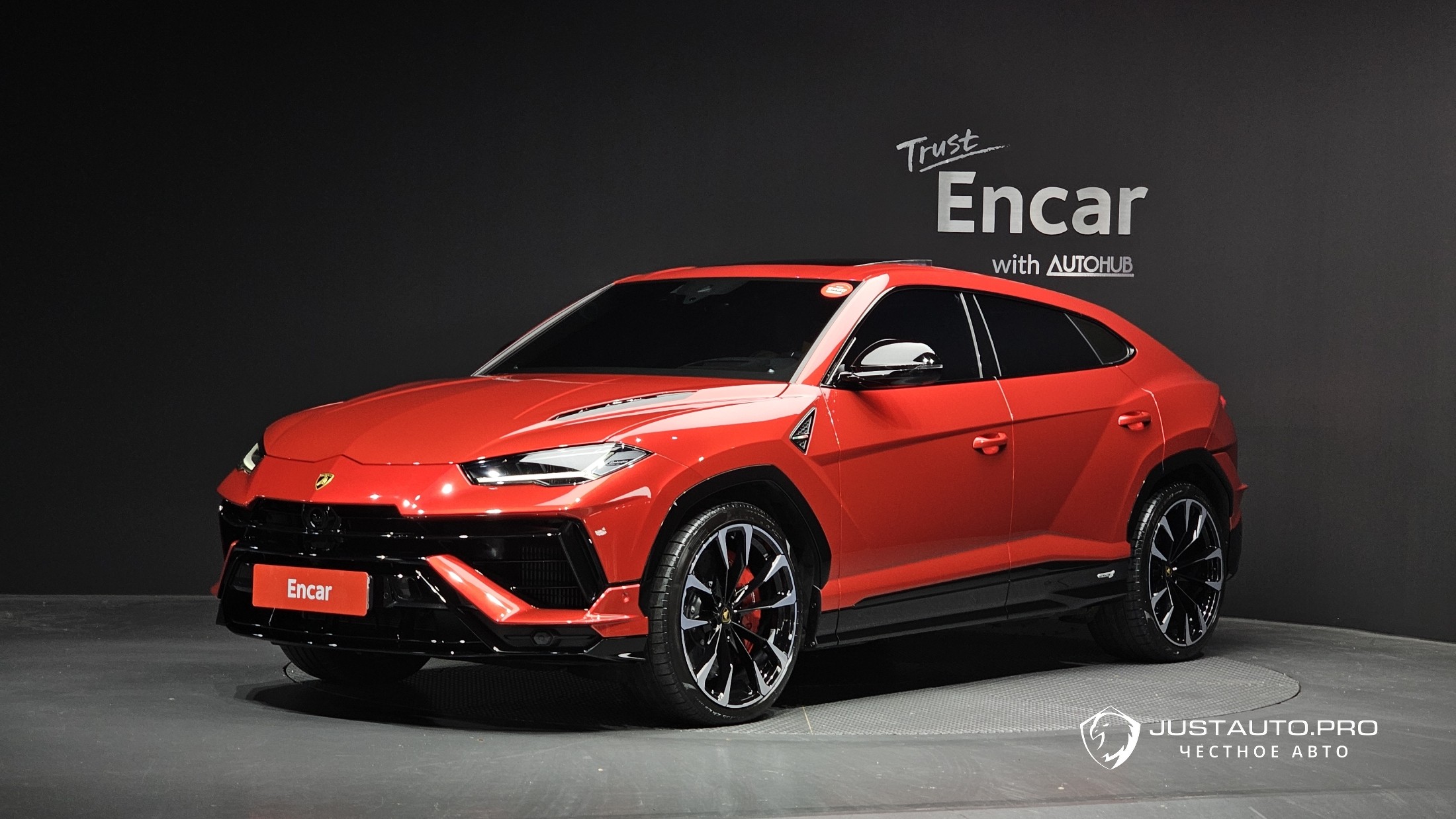Автомобиль Lamborghini Urus