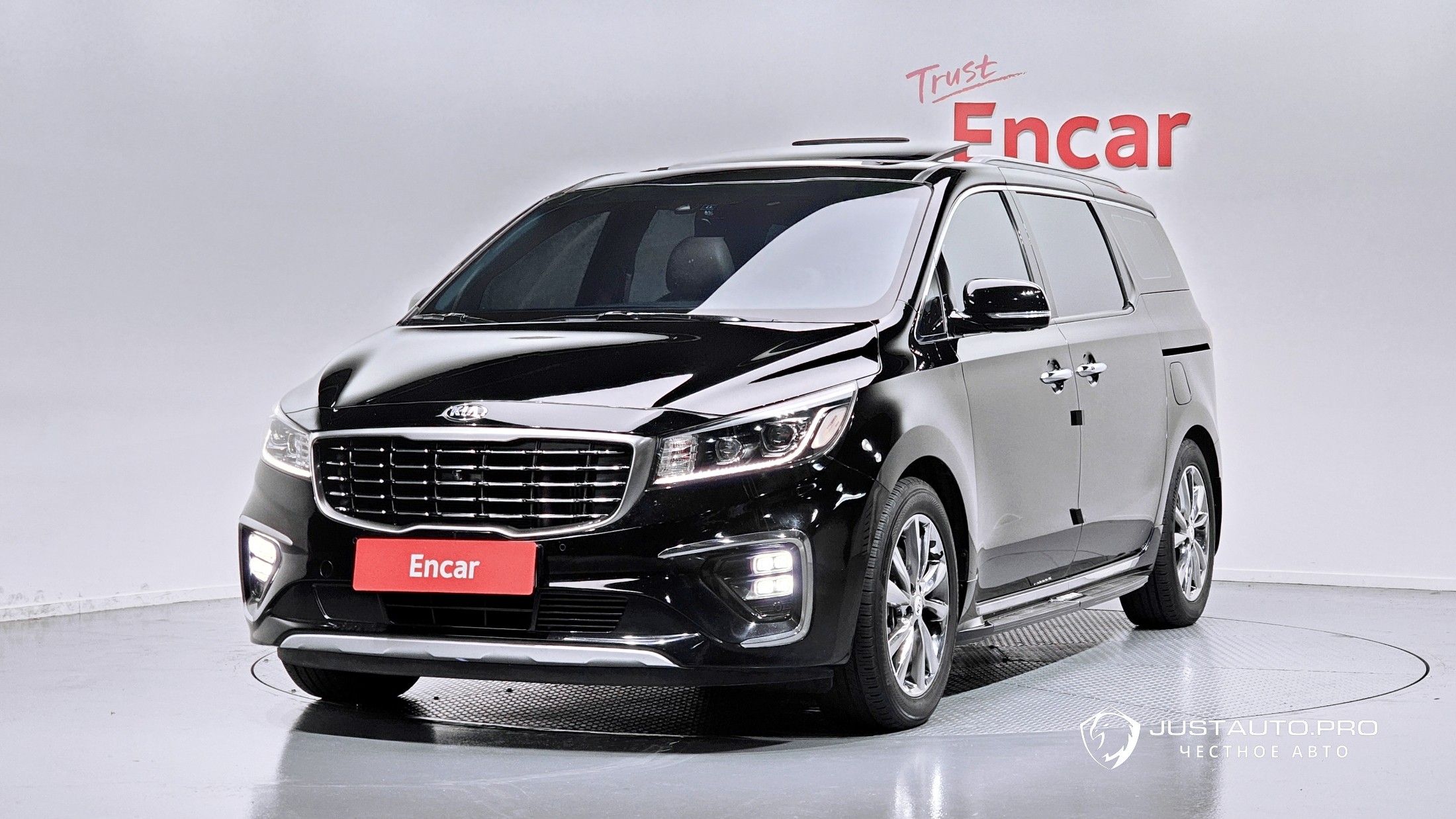 Автомобиль Kia Canival